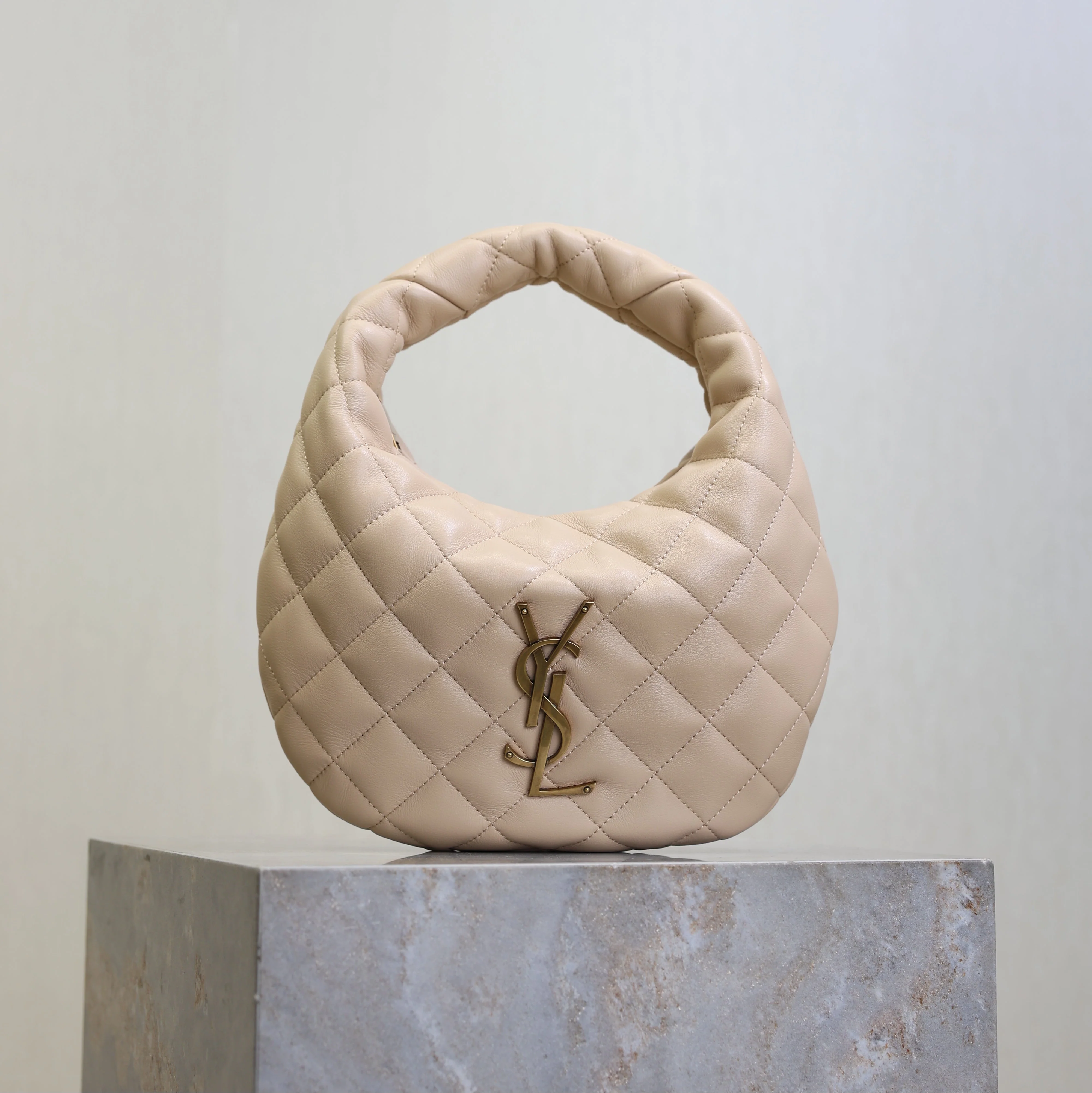 YSL 25S ICARINO 17 IN BEIGE QUILTED CALFSKIN GOLD HARDWRE
