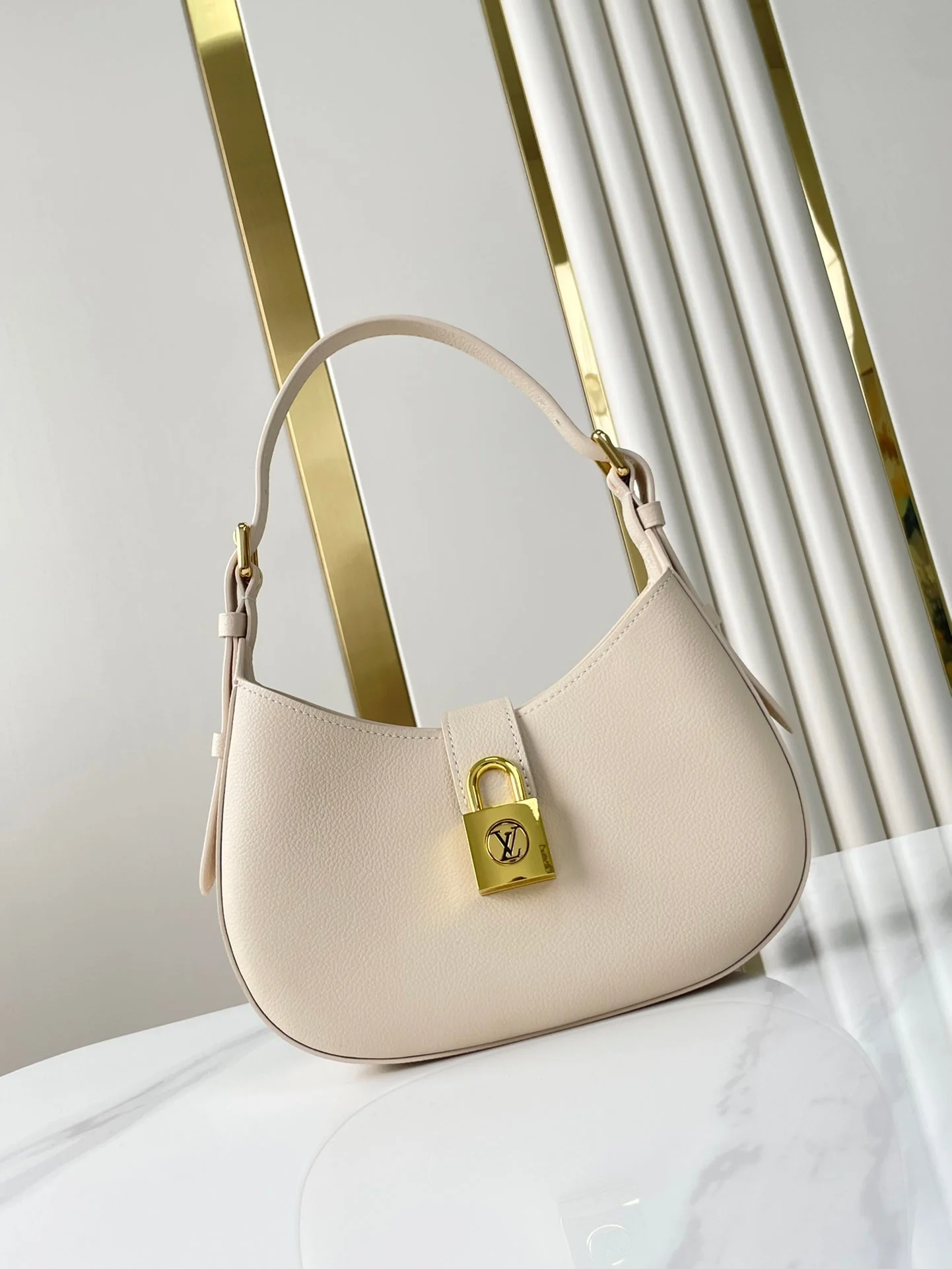 LOW KEY SHOULDER BAG 26 IN QUARTZ GRAINED CALFSKIN GOLD BUCKLE