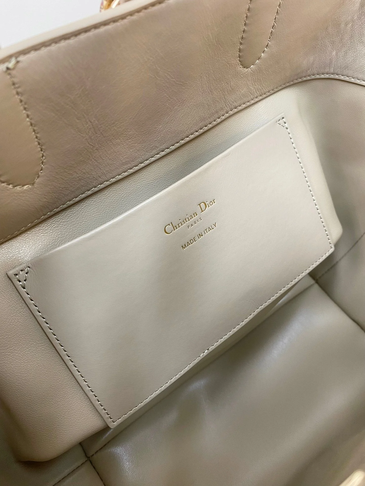 MEDIUM TOUJOURS BUCKET BAG 22 IN BEIGE CANNAGE CALFSKIN