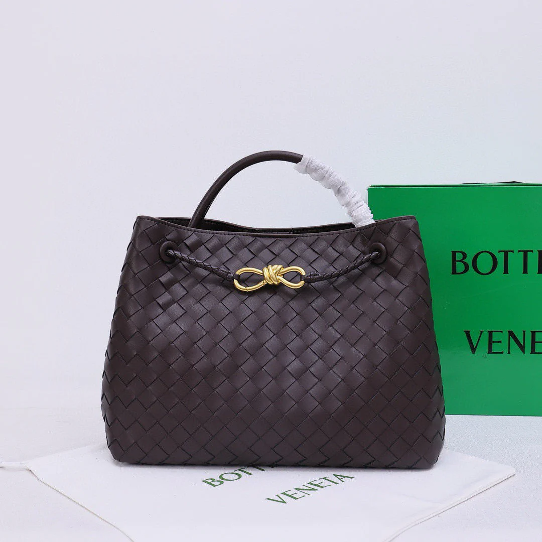 BV MEDIUM ANDIAMO 32 BROWN LAMBSKIN GOLD HARDWARE