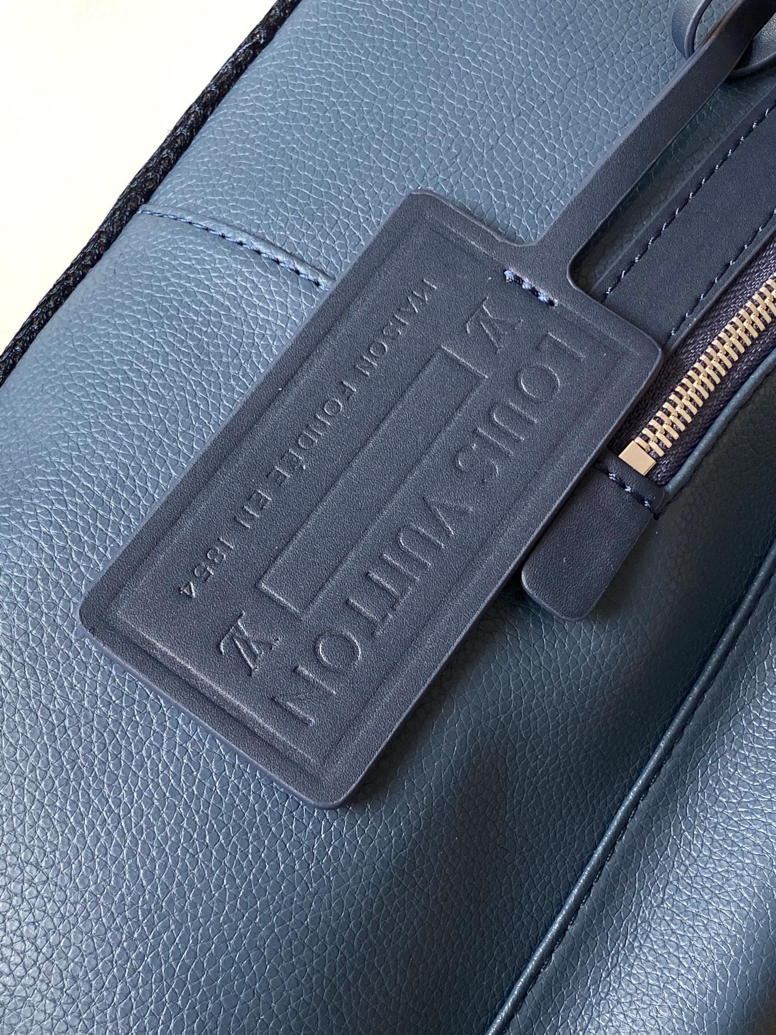 LV 25S TAKEOFF BACKPACK 43 IN ATLANTIC BLUE CALFSKIN