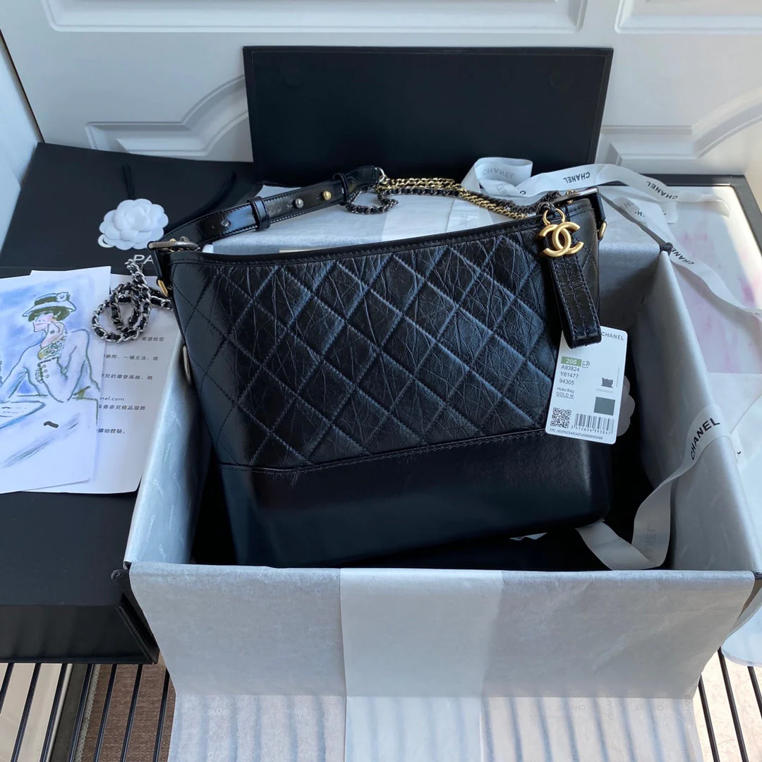 CC GABRIELLE MEDIUM 28 HOBO BAG IN BLACK CALFSKIN