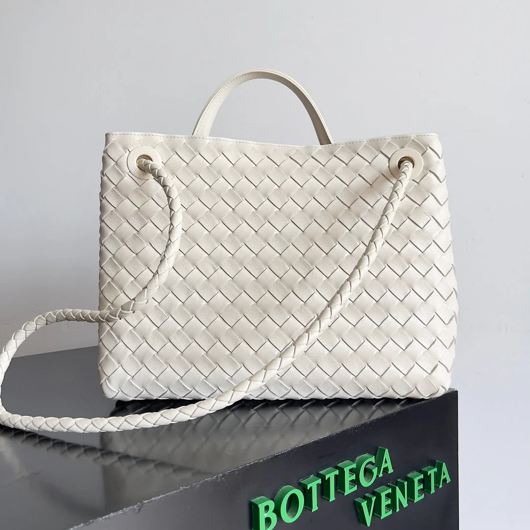 HANDLE BAG ANDIAMO 32 IN OFF WHITE LAMBSKIN