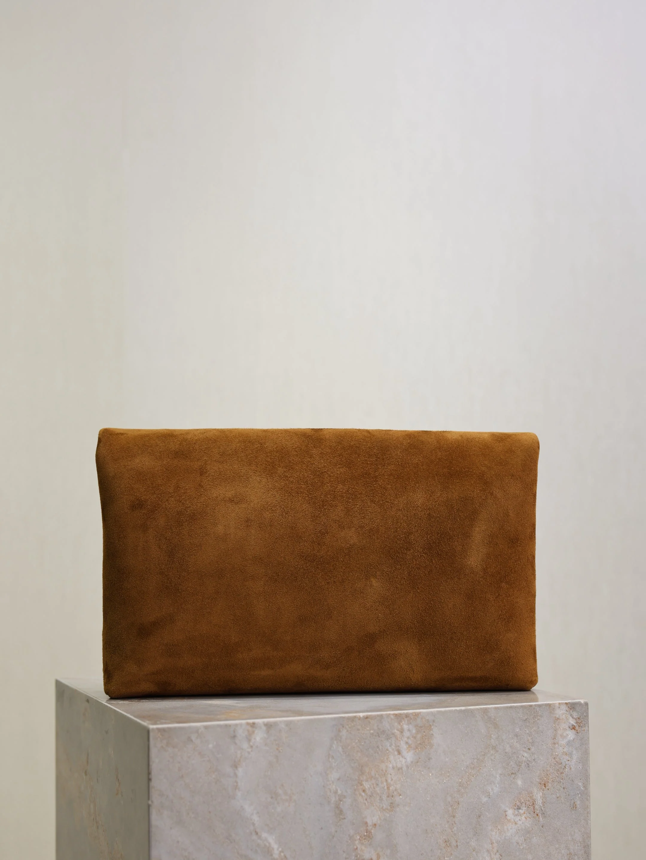YSL 25S CASSANDRE LARGE ENVELOPE POUCH 29 IN BURNT UMBER SUEDE GOLD HARDWRE