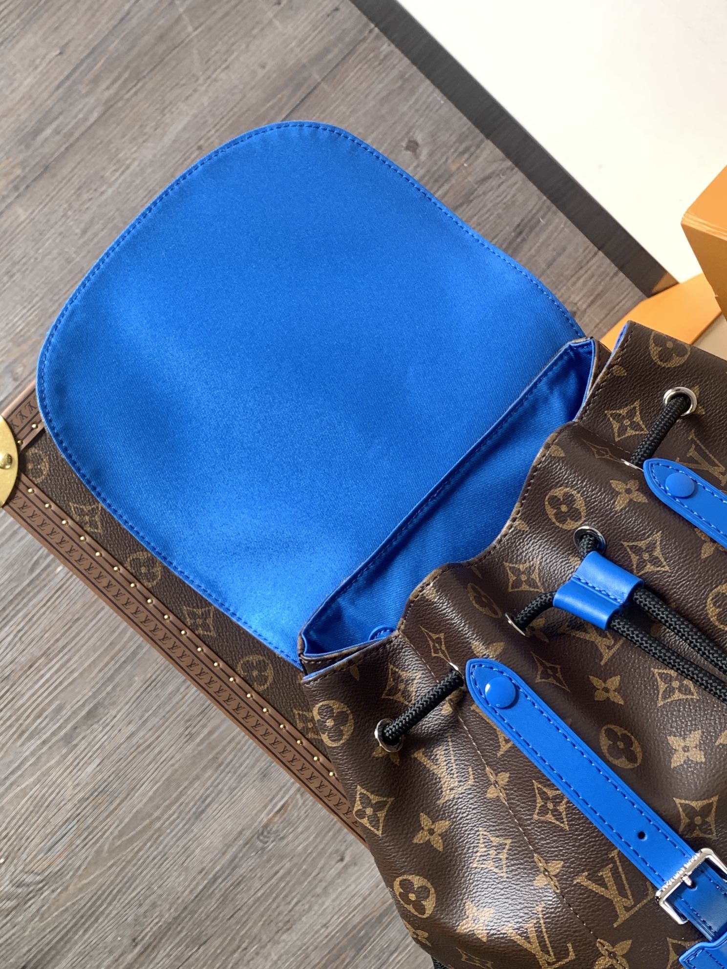 LV 25S CHRISTOPHER BACKPACK 48 IN BROWN AND PERSIAN BLUE CANVAS MONOGRAM