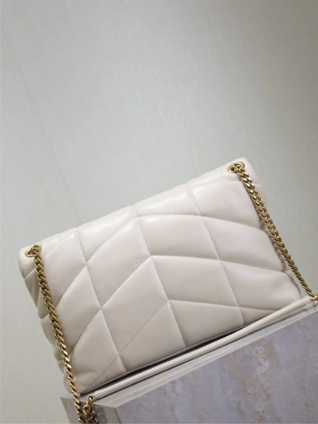 YSL 25S LOULOU PUFFER GM 35 IN BLANC VINTAGE CALFSKIN GOLD HARDWRE