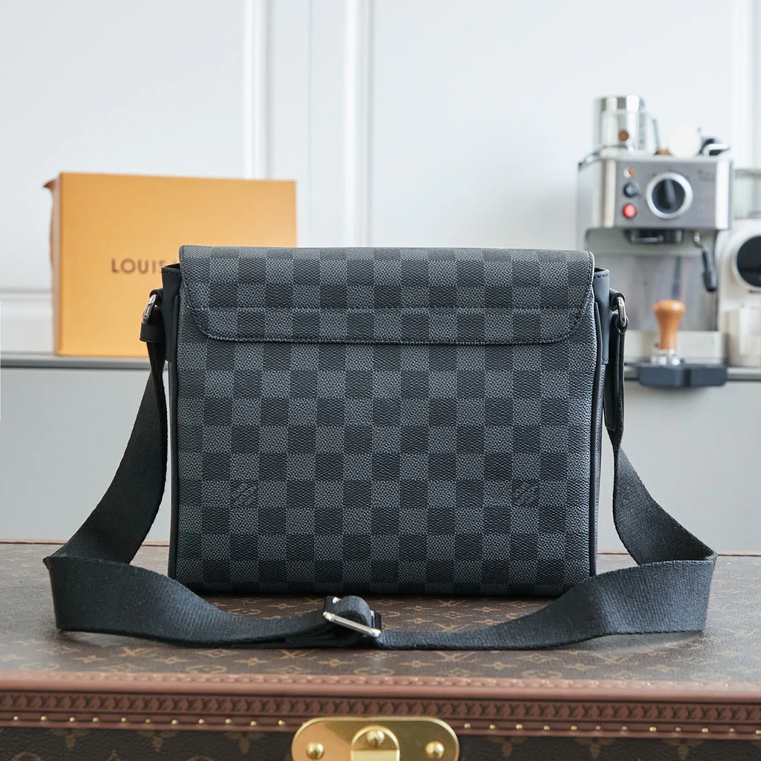 DISTRICT 25 IN GREY BLACK DAMIER GRAPHITE CANVAS