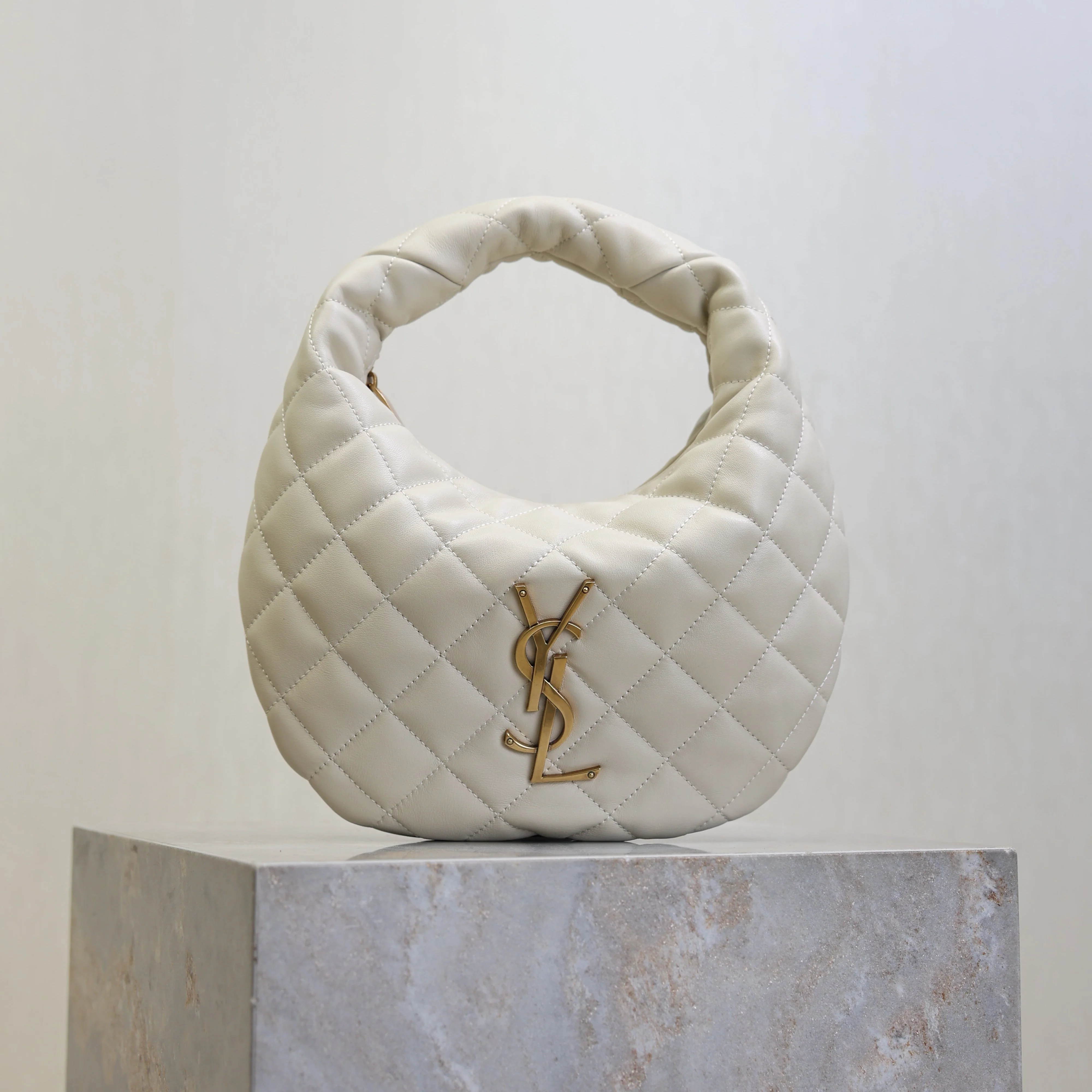 YSL 25S ICARINO 17 IN WHITE QUILTED CALFSKIN GOLD HARDWRE
