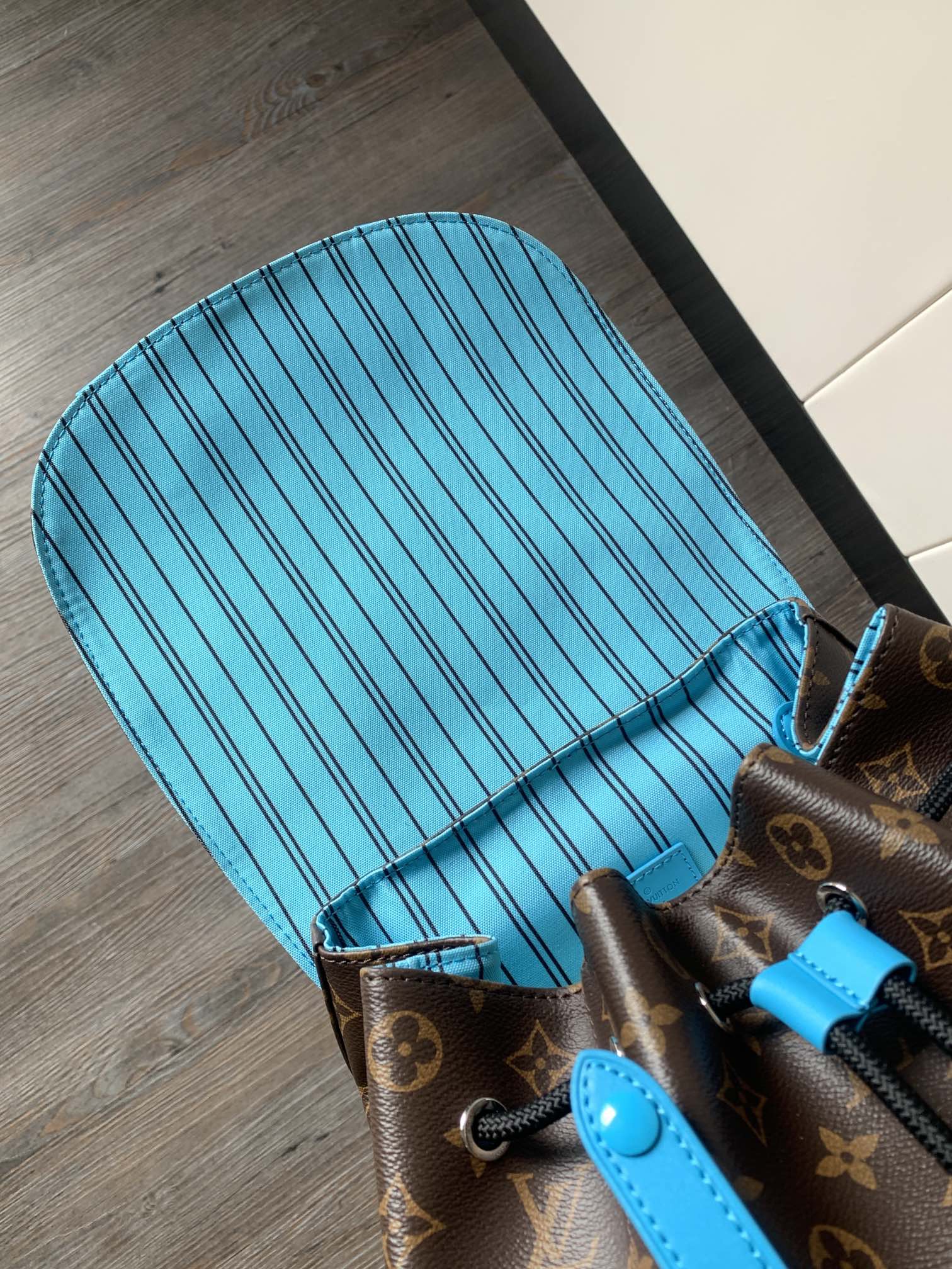LV 25S CHRISTOPHER BACKPACK 48 IN BROWN AND CAPRI BLUE CANVAS MONOGRAM