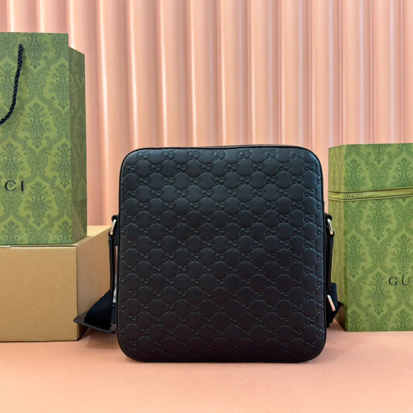 SIGNATURE MESSENGER BAG 28 IN BLACK GG CALFSKIN