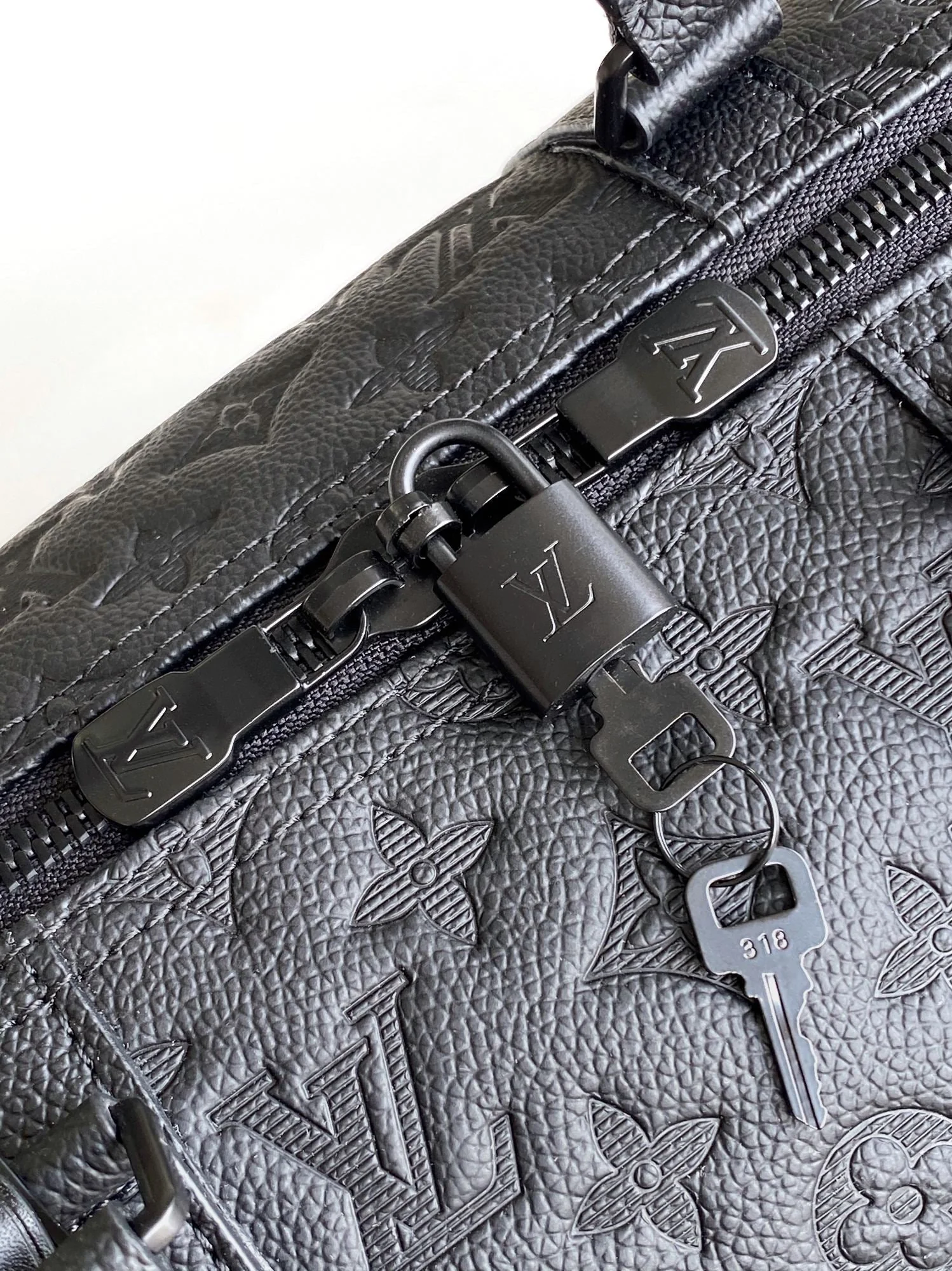 LV 25S KEEPALL BANDOULIÈRE BAG 50 IN BLACK EMBOSSED TAURILLON CALFSKIN MONOGRAM