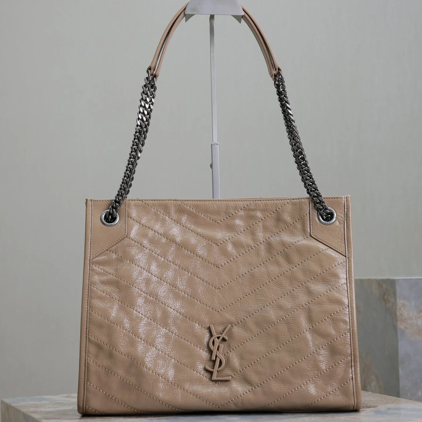 NIKI SHOPPING BAG 33 IN LIGHT BROWN CRUMPLED CALFSKIN