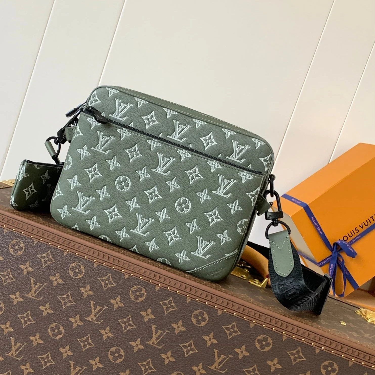 TRIO MESSENGER BAG 25 IN GREEN MONOGRAM SHADOW CALFSKIN
