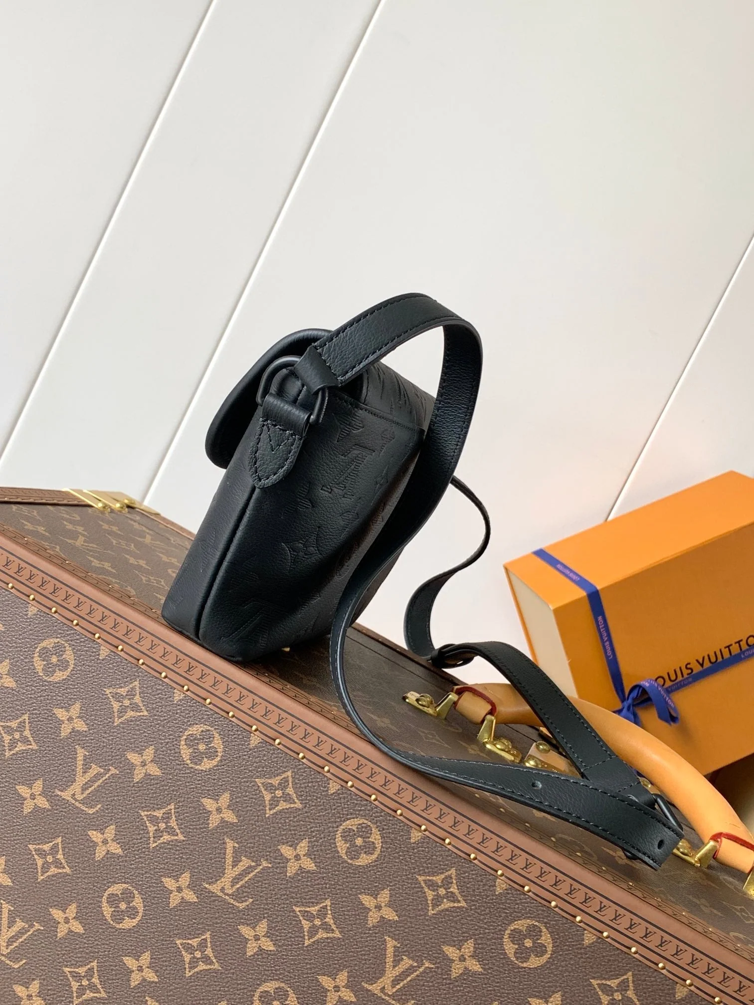 LV 25S PULSE WEARABLE WALLET 22 IN BLACK MONOGRAM SHADOW EMBOSSED CALFSKIN