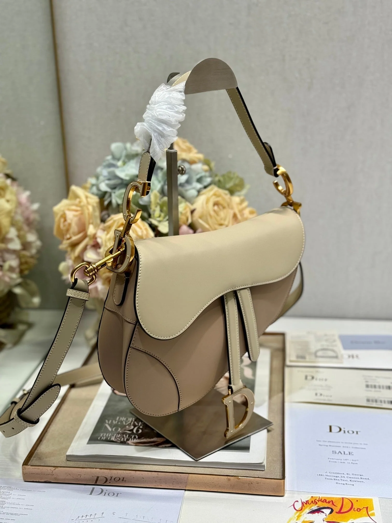 SADDLE BAG 25 WITH STRAP LATTE MEDIUM BROWN GRAINED CALFSKIN