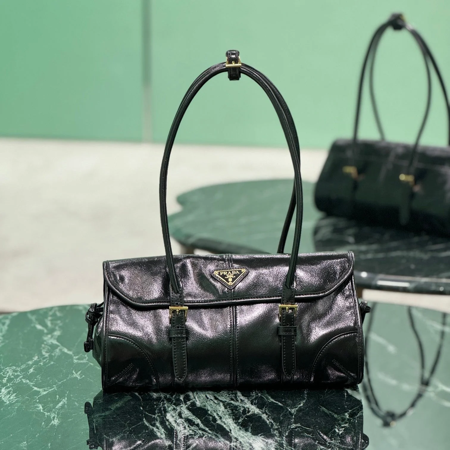 HANDBAG 31 IN BLACK OIL WAX LAMBSKIN