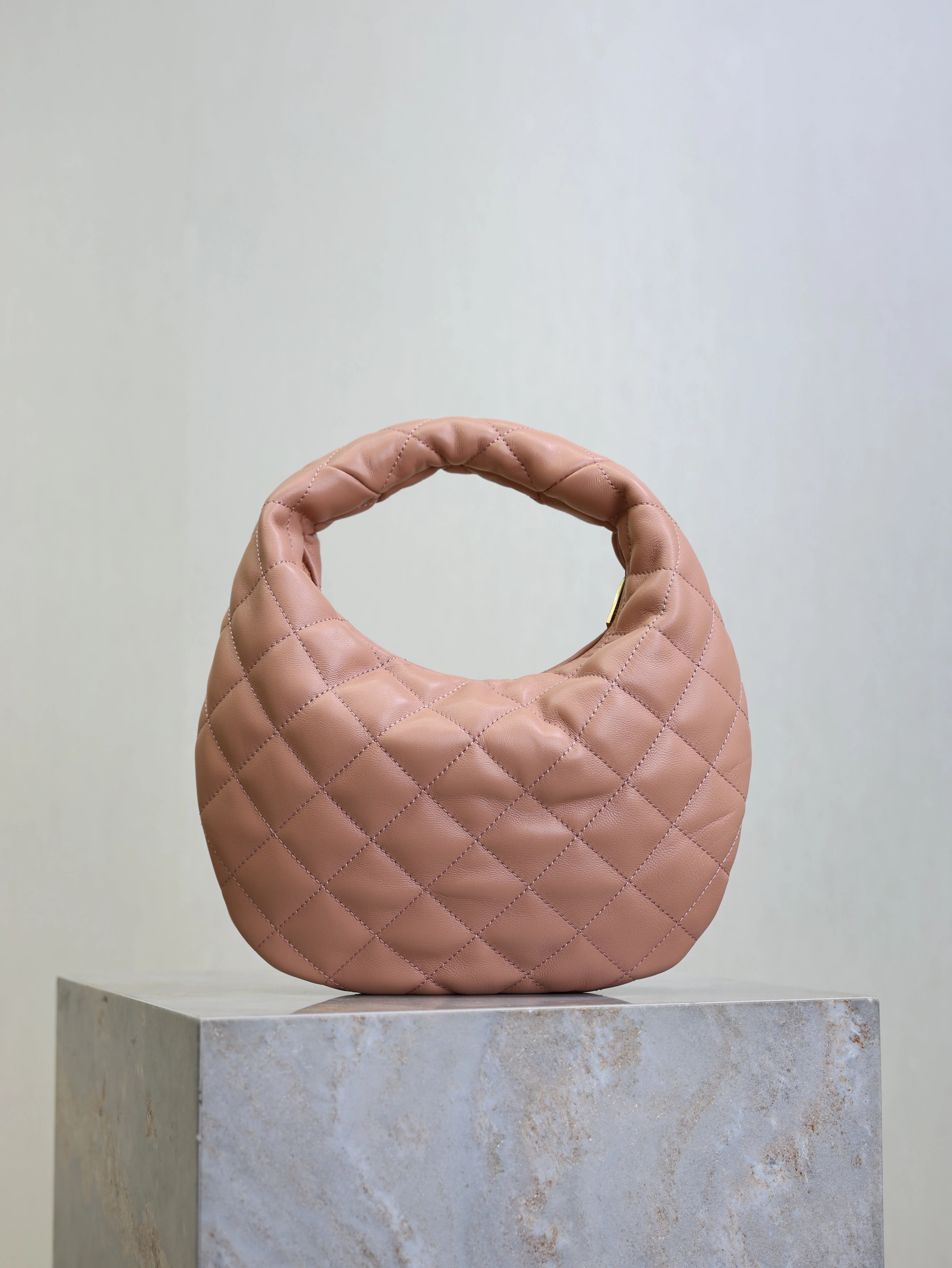 YSL 25S ICARINO 17 IN HORTENSIA QUILTED CALFSKIN GOLD HARDWRE