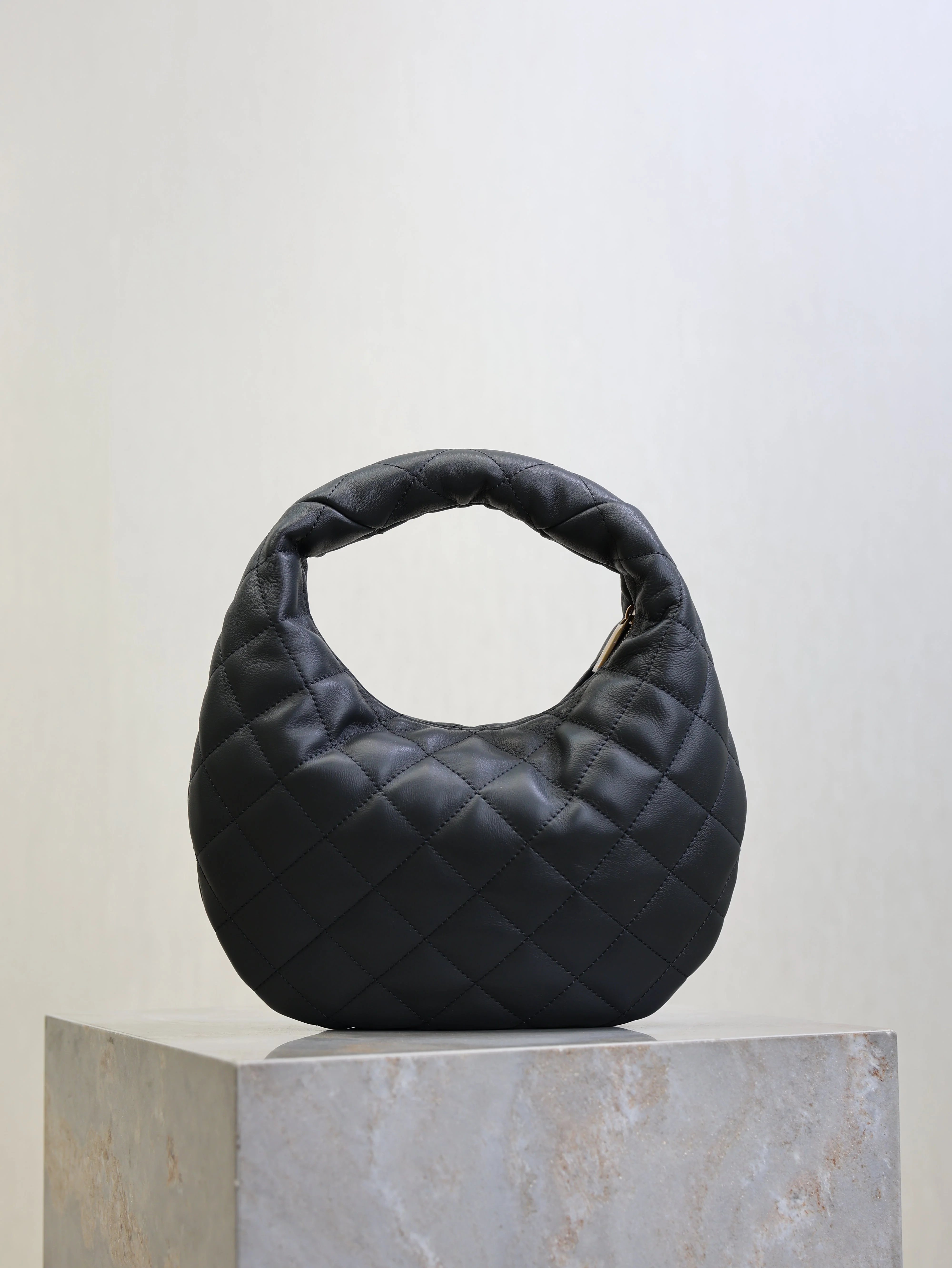 YSL 25S ICARINO 17 IN BLACK QUILTED CALFSKIN GOLD HARDWRE