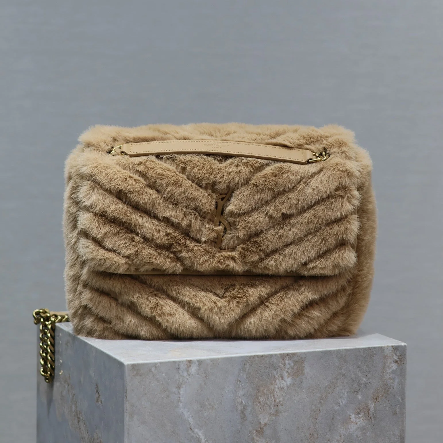 NIKI MEDIUM 28 IN DARK BEIGE RABBIT FUR