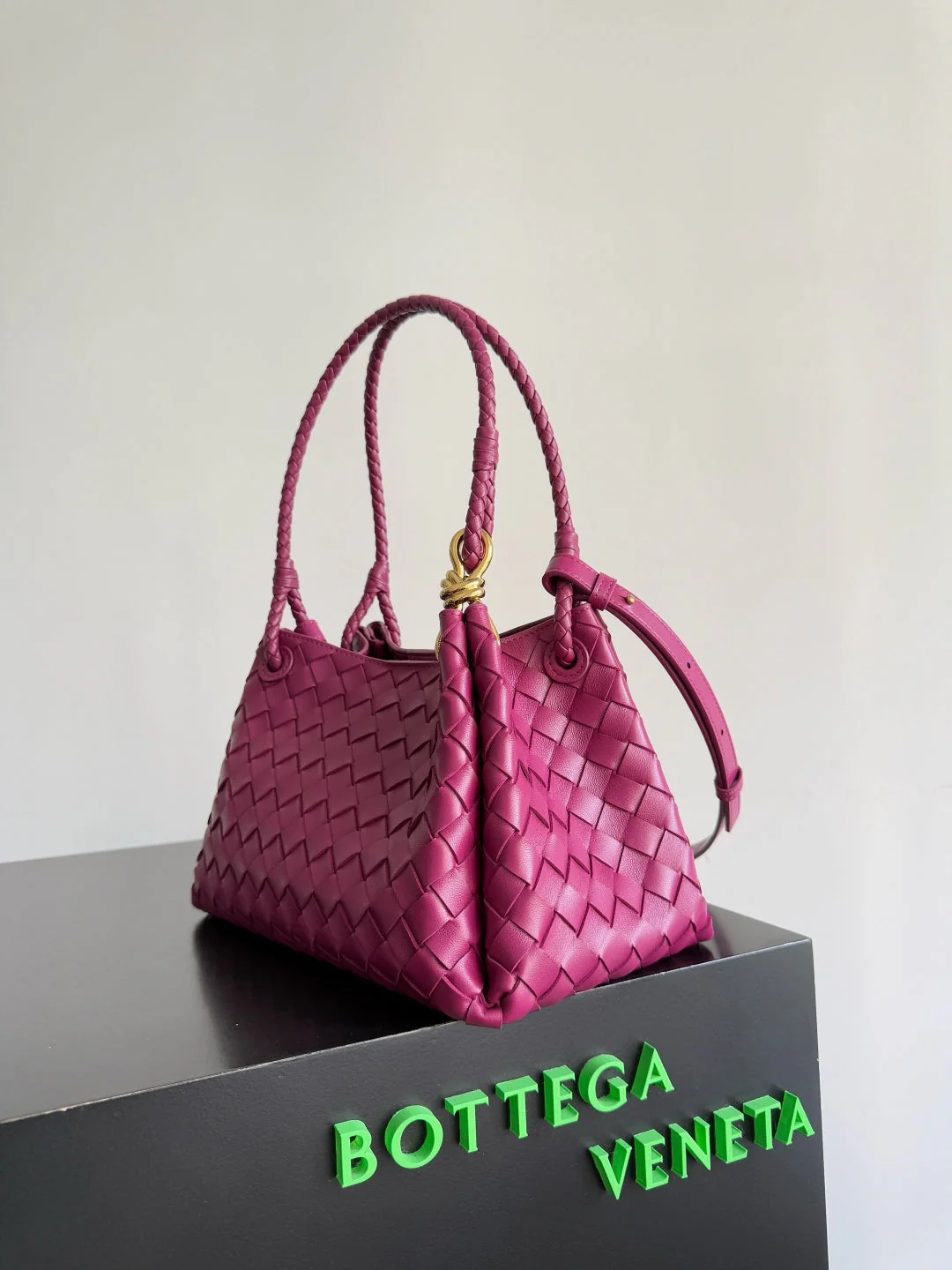 BOTTEGA VENETA 25S SMALL PARACHUTE 29 IN RASPBERRY PINK CALFSKIN GOLD HARDWARE