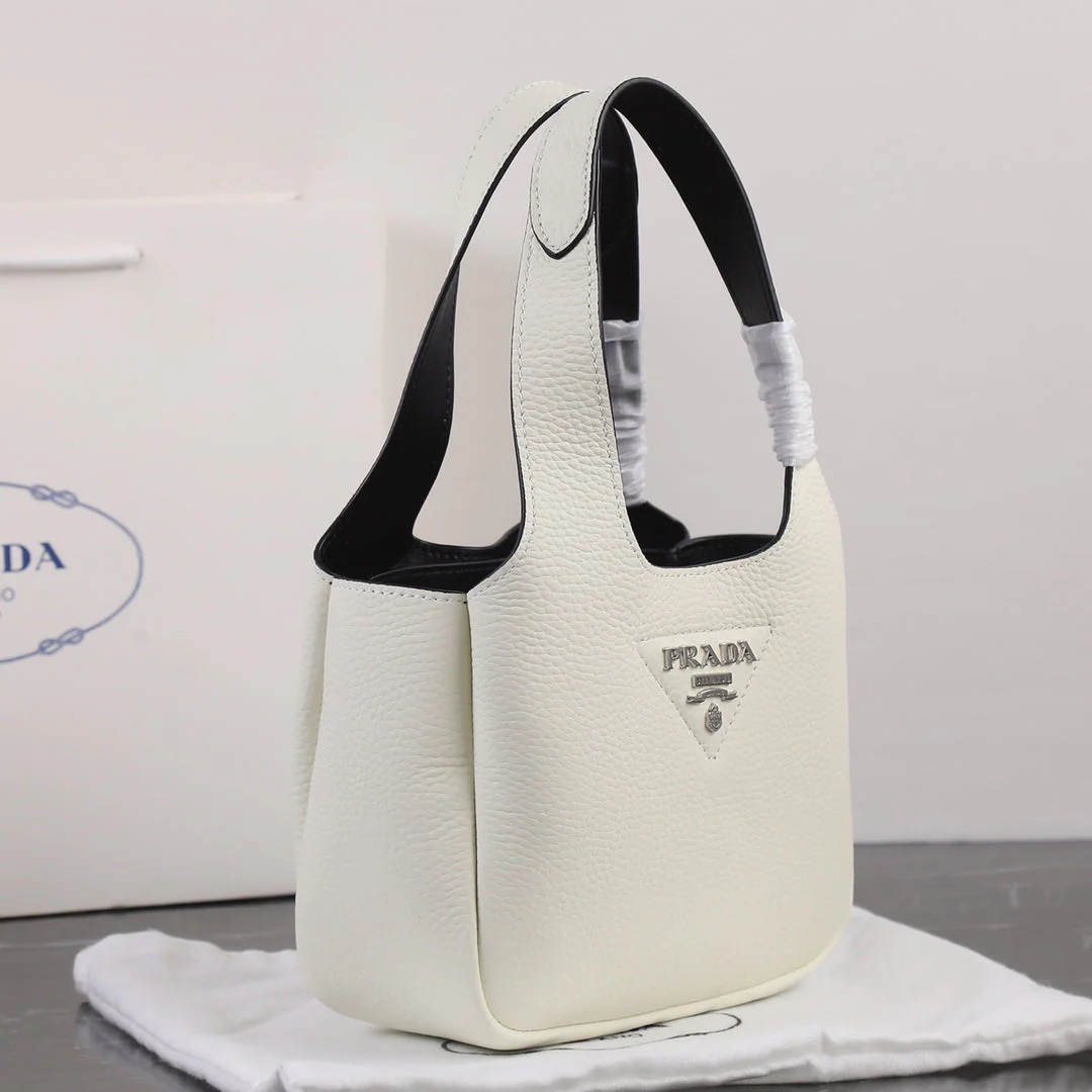 PRA 18 DYNAMIQUE LOGO TOTE BAG IN WHITE CALFSKIN