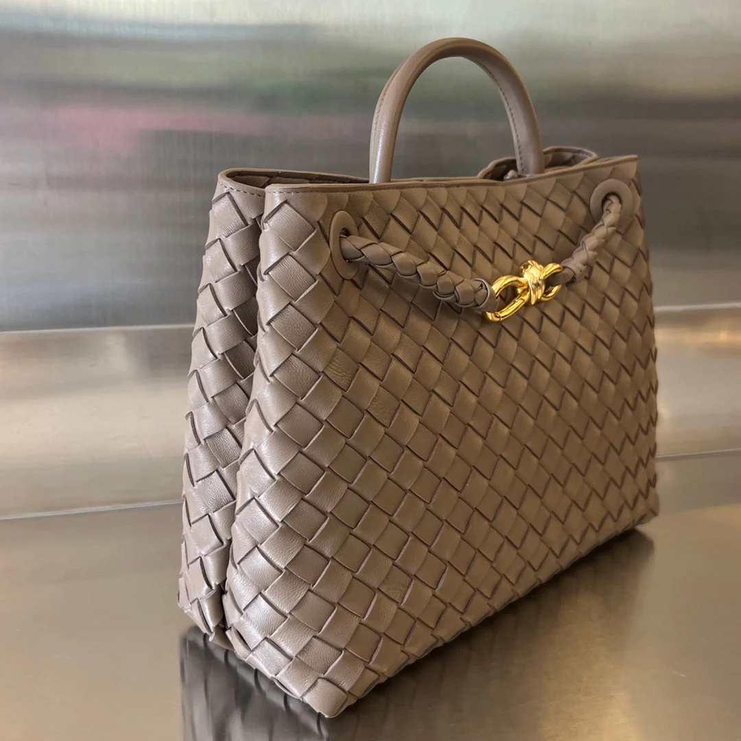 BV MEDIUM ANDIAMO 32CM CHOCOLATE LAMBSKIN