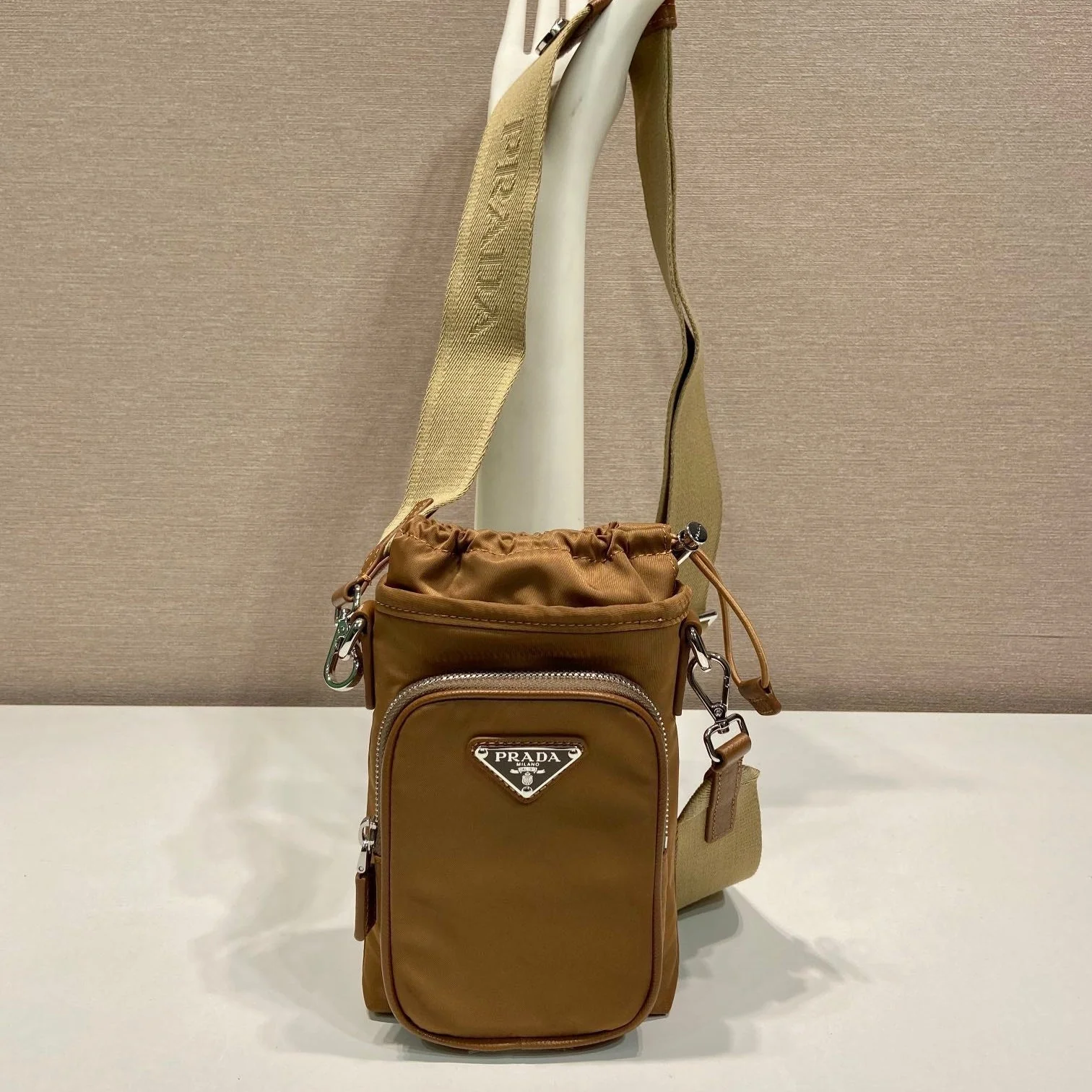 PHONE BAG 18 IN SEPIA BROWN RE-NYLON