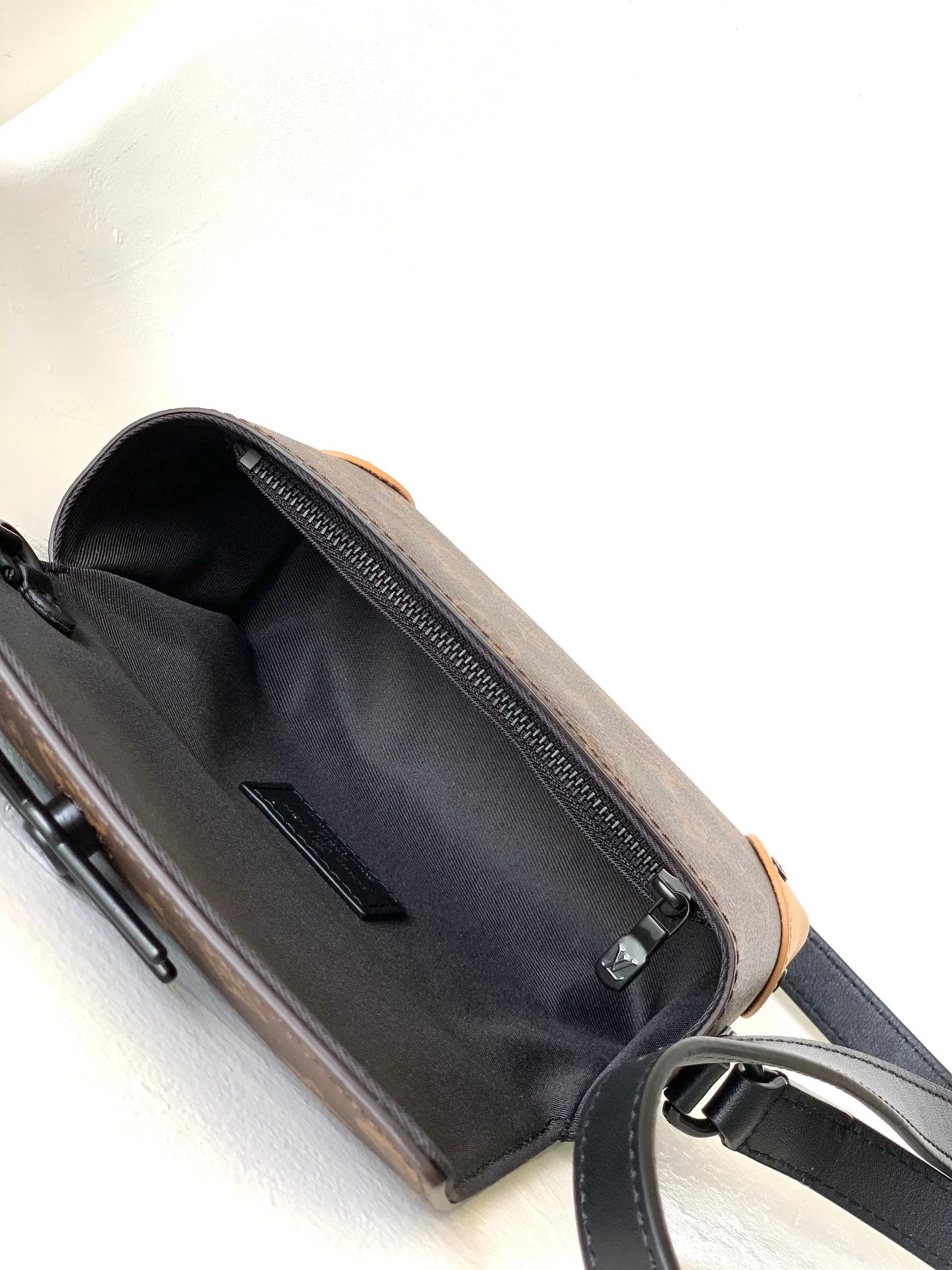 STEAMER BAG 26 IN BROWN MONOGRAM MACASSAR CANVAS