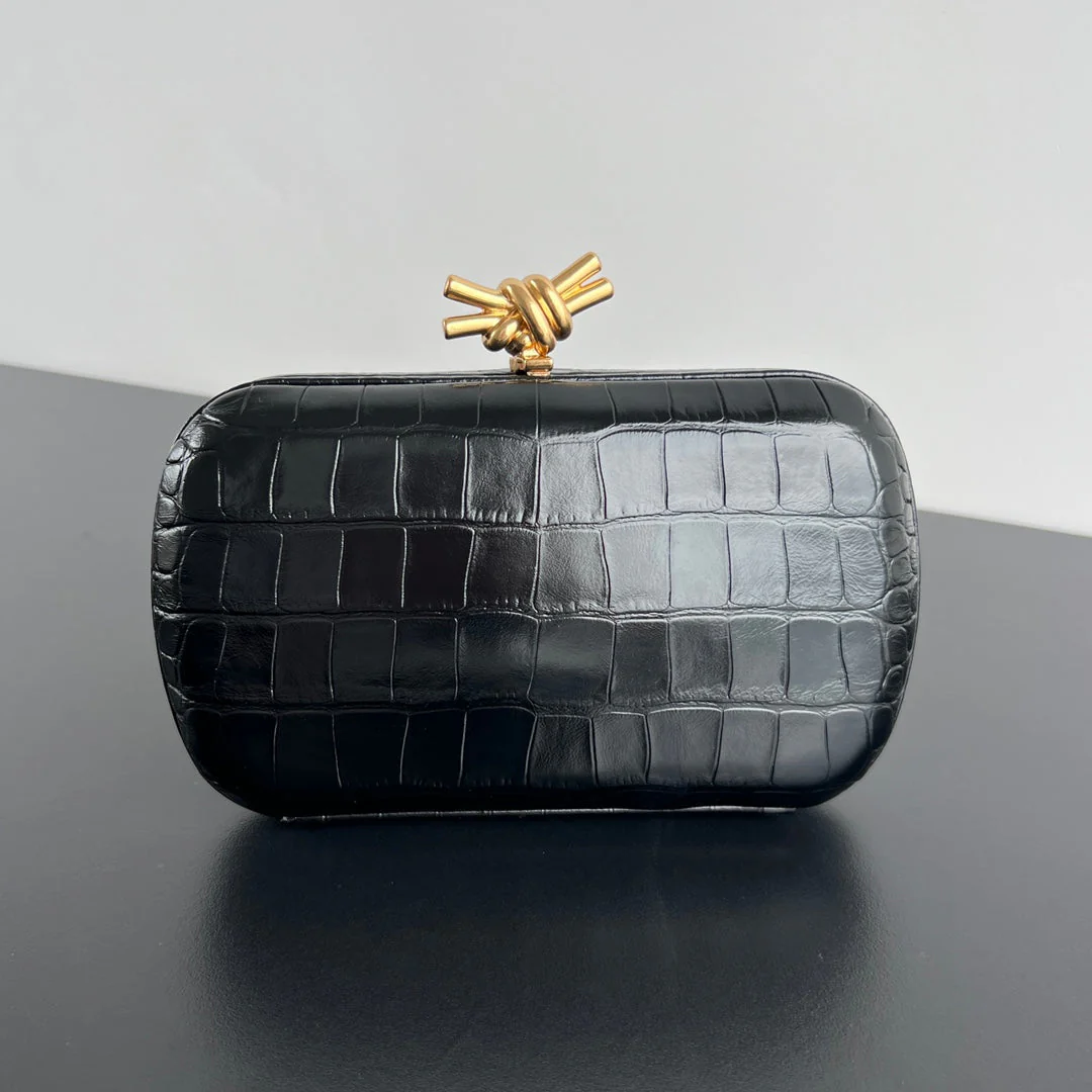 KNOT 19 IN BLACK CROCODILE PATTERN CALFSKIN