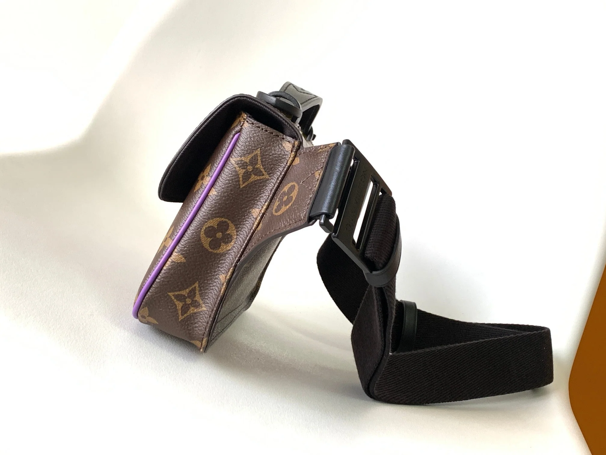 LV 25S S LOCK MESSENGER BAG 21 IN PURPLE AND BROWN MONOGRAM MACASSAR CANVAS