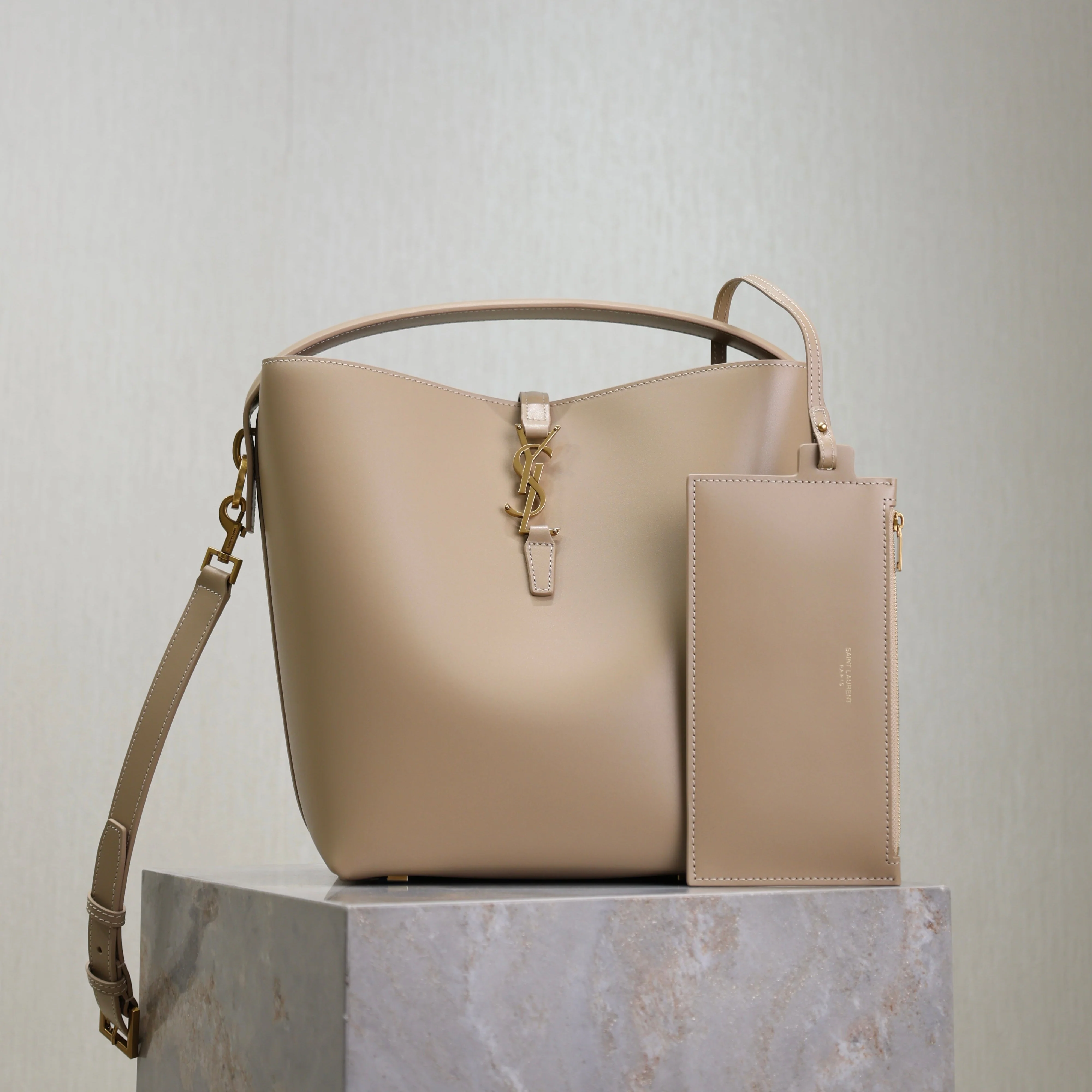 YSL 25S LE 5 À 7 BUCKET 26 IN NUDE CALFSKIN GOLD HARDWRE