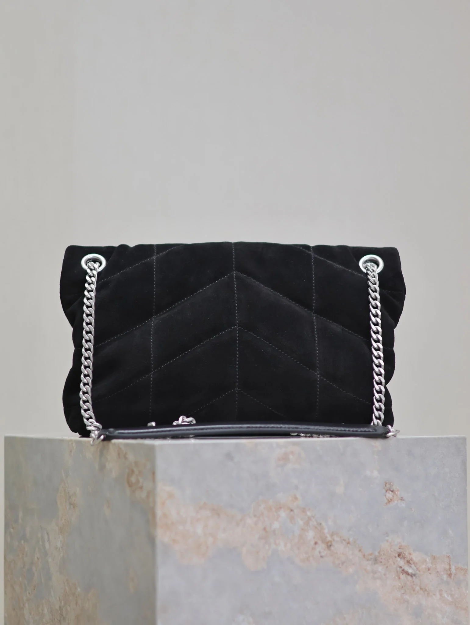YSL 25S LOULOU PUFFER MM 29 IN BLACK SUEDE SILVER HARDWRE