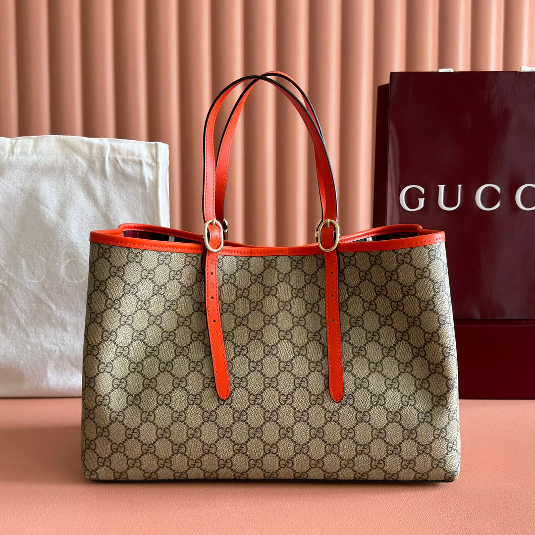 GUCCI 25S EMBLEM LARGE BAG 38 IN BEIGE AND BLACK CALFSKIN