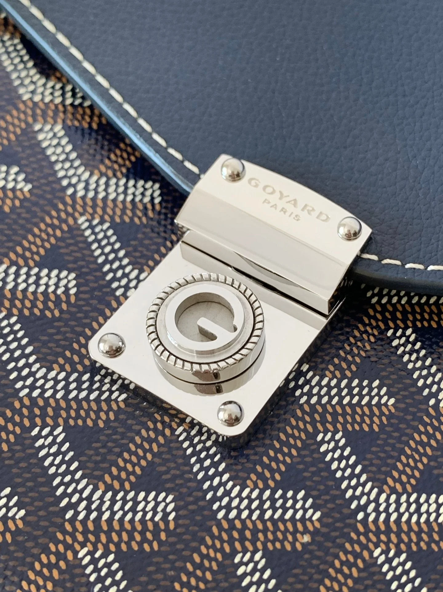 CHYPRE WALLET-POUCH 21 IN NAVY BLUE GOYARDINE CANVAS AND CALFSKIN
