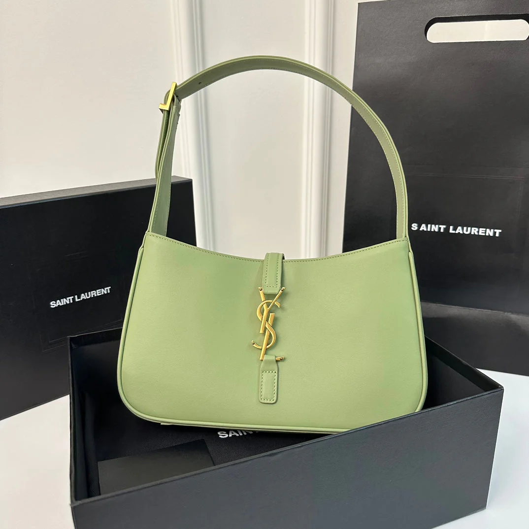 LE 5 À 7 BAG 24 LIGHT GREEN CALFSKIN