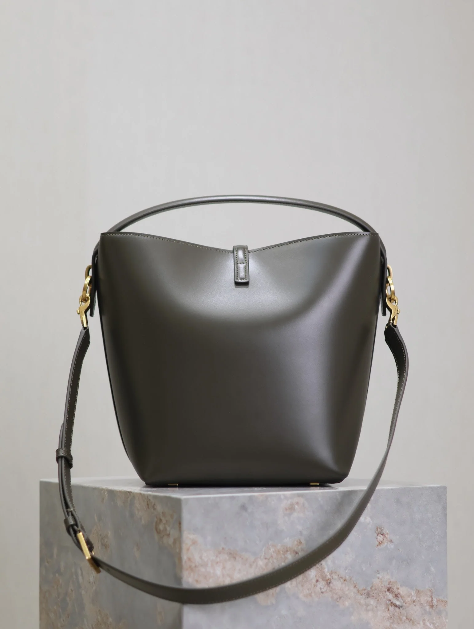 YSL 25S LE 5 À 7 BUCKET 26 IN DARK OLIVE CALFSKIN GOLD HARDWRE