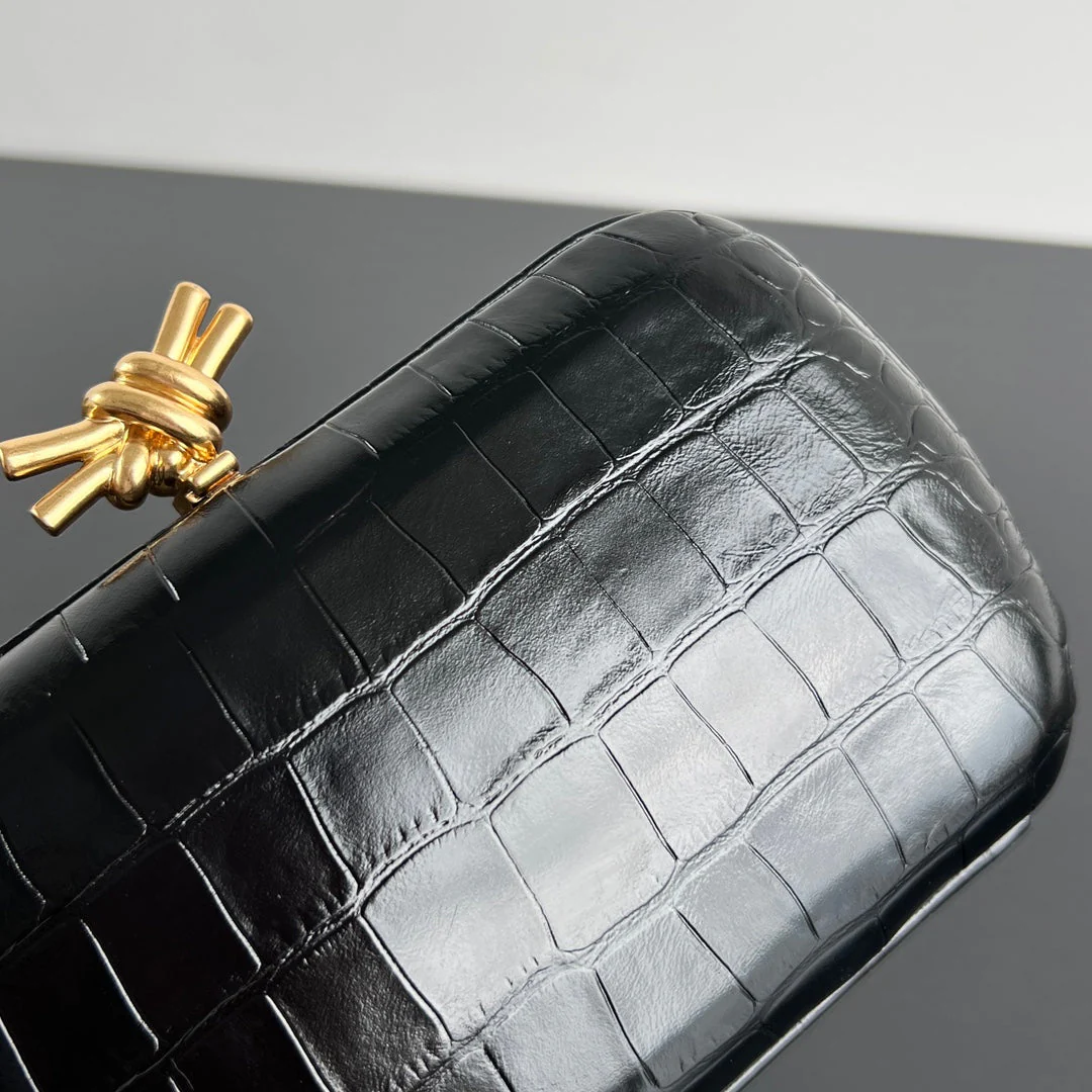 KNOT 19 IN BLACK CROCODILE PATTERN CALFSKIN