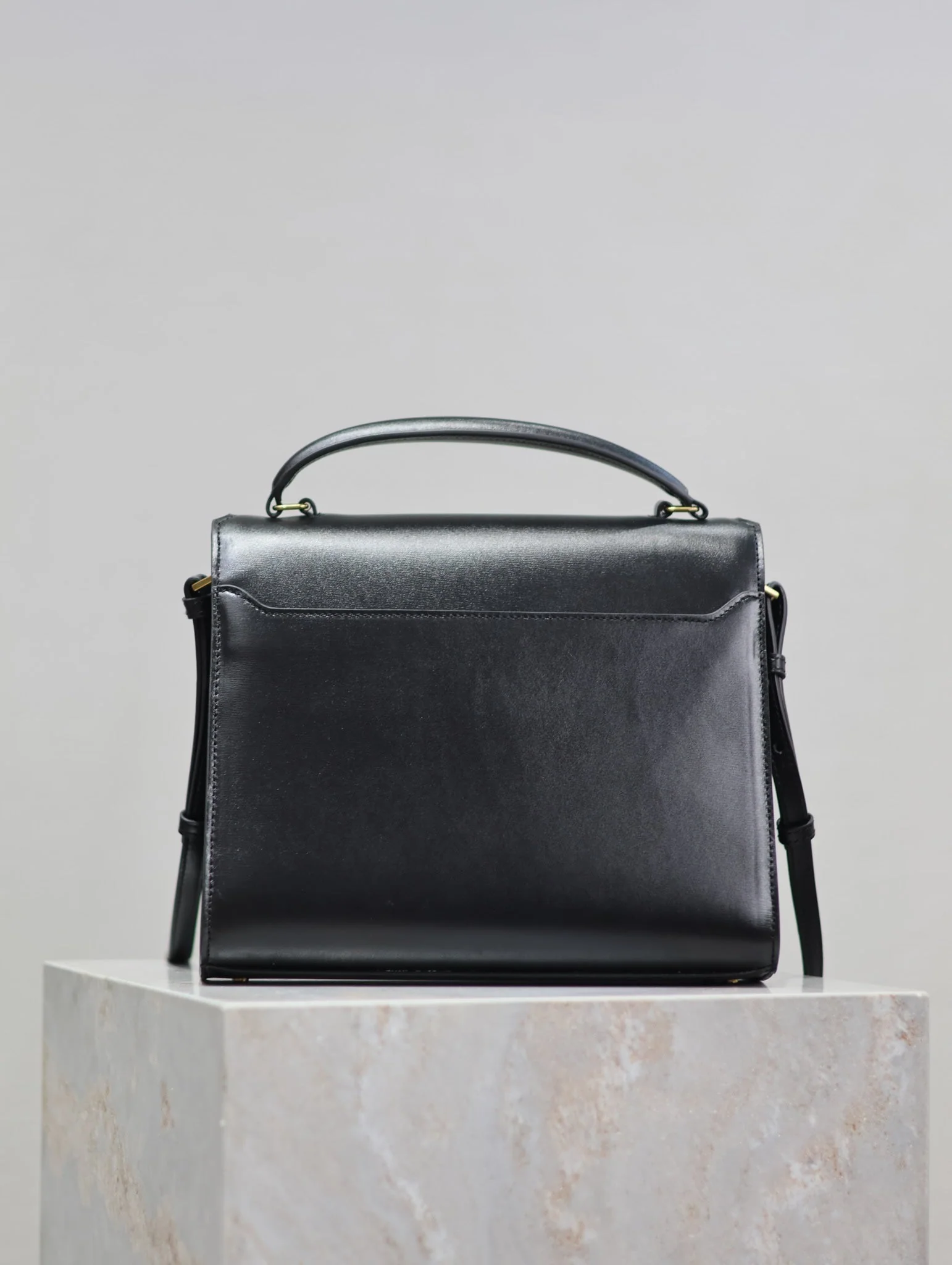 CASSANDRA TOP HANDLE BAG 24 IN BLACK SMOOTH LAMBSKIN GOLD HARDWARE