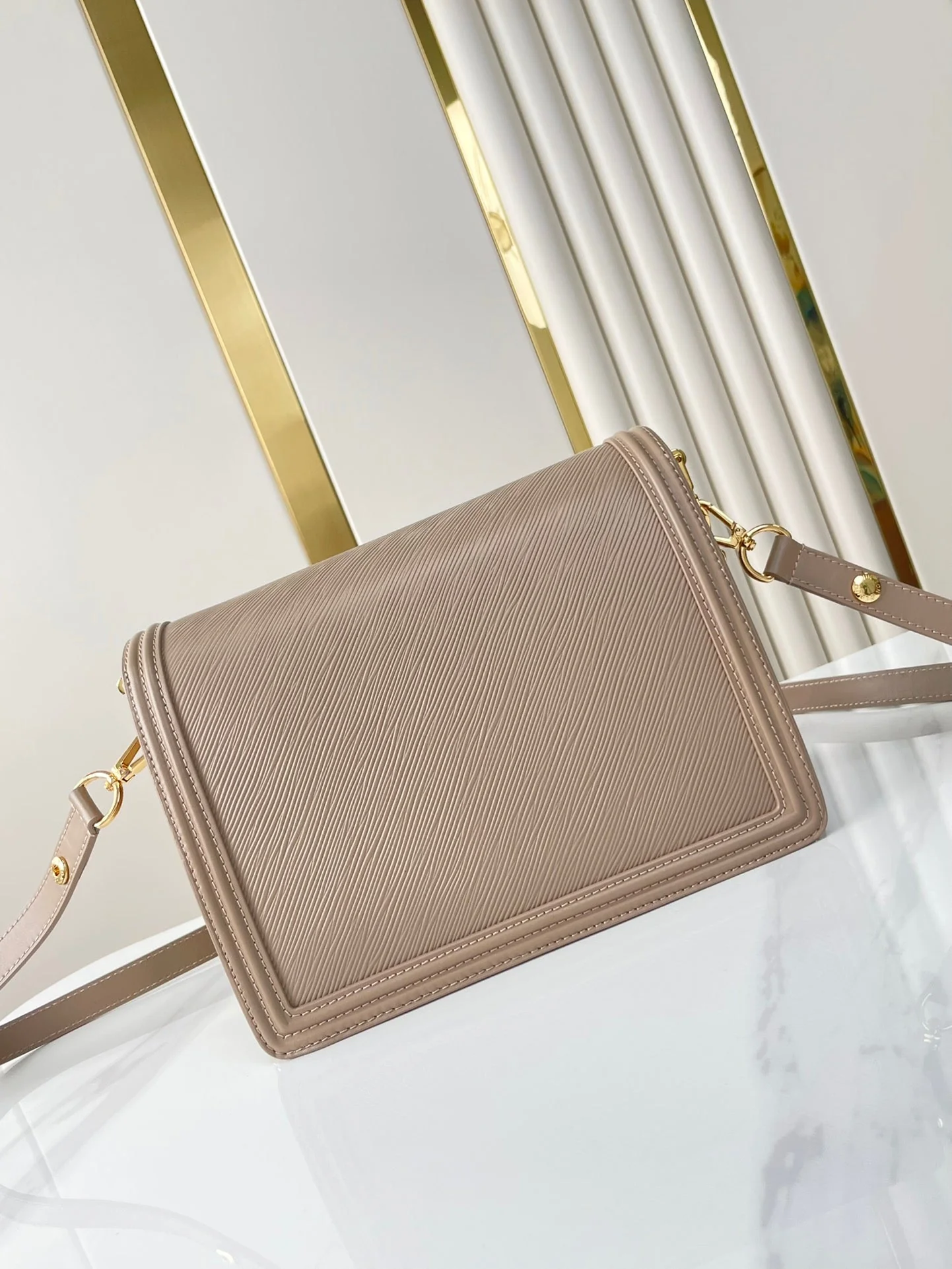 DAUPHINE MM 25 IN MEDIUM BROWN EPI GRAINED CALFSKIN GOLD HARDWARE