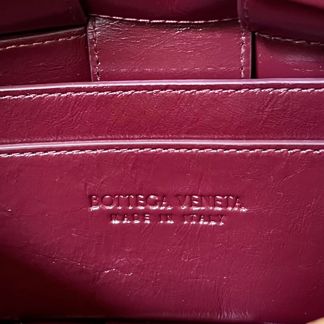 SMALL BRICK CASSETTE 23 IN WINE RED SOFT LAMBSKIN