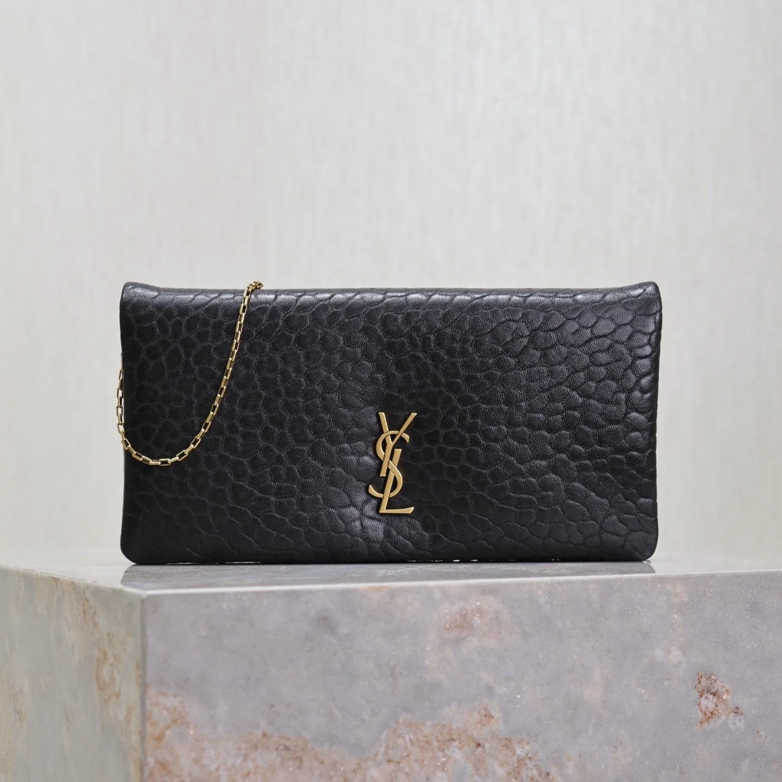 CALYPSO POUCH 24 IN BLACK ELEPHANT TEXTURED LAMBSKIN GOLD LOGO