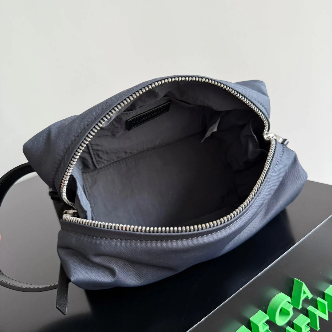 BOTTEGA VENETA 25S TOKYO SMALL WASHBAG 20 IN SHADOW NYLON