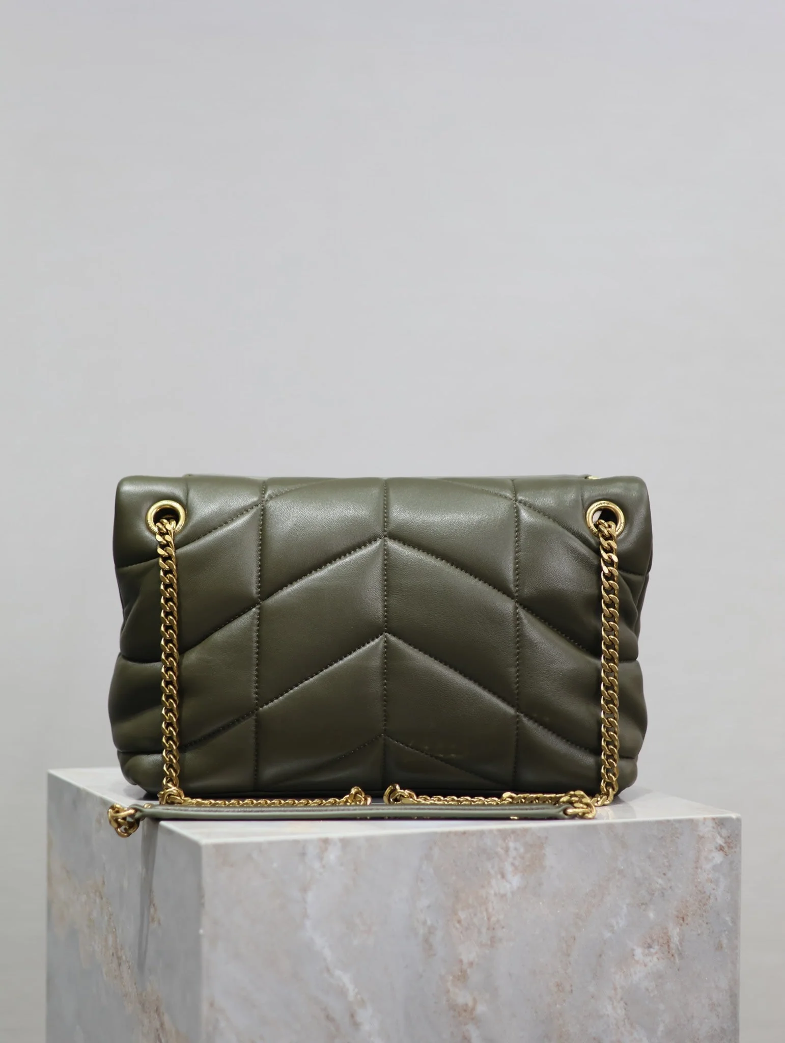 YSL 25S LOULOU PUFFER MM 29 IN DARK OLIVE CALFSKIN GOLD HARDWRE