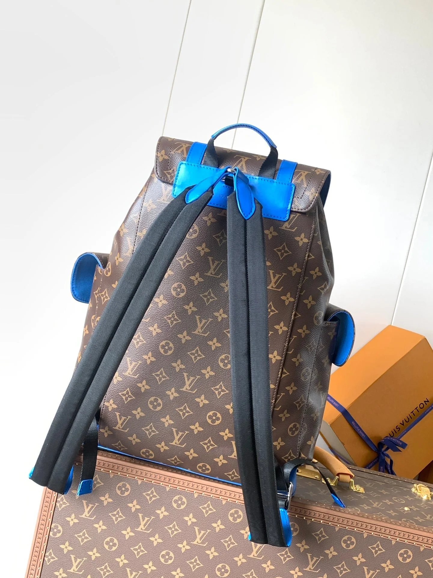 LV 25S CHRISTOPHER BACKPACK 48 IN BROWN AND PERSIAN BLUE CANVAS MONOGRAM