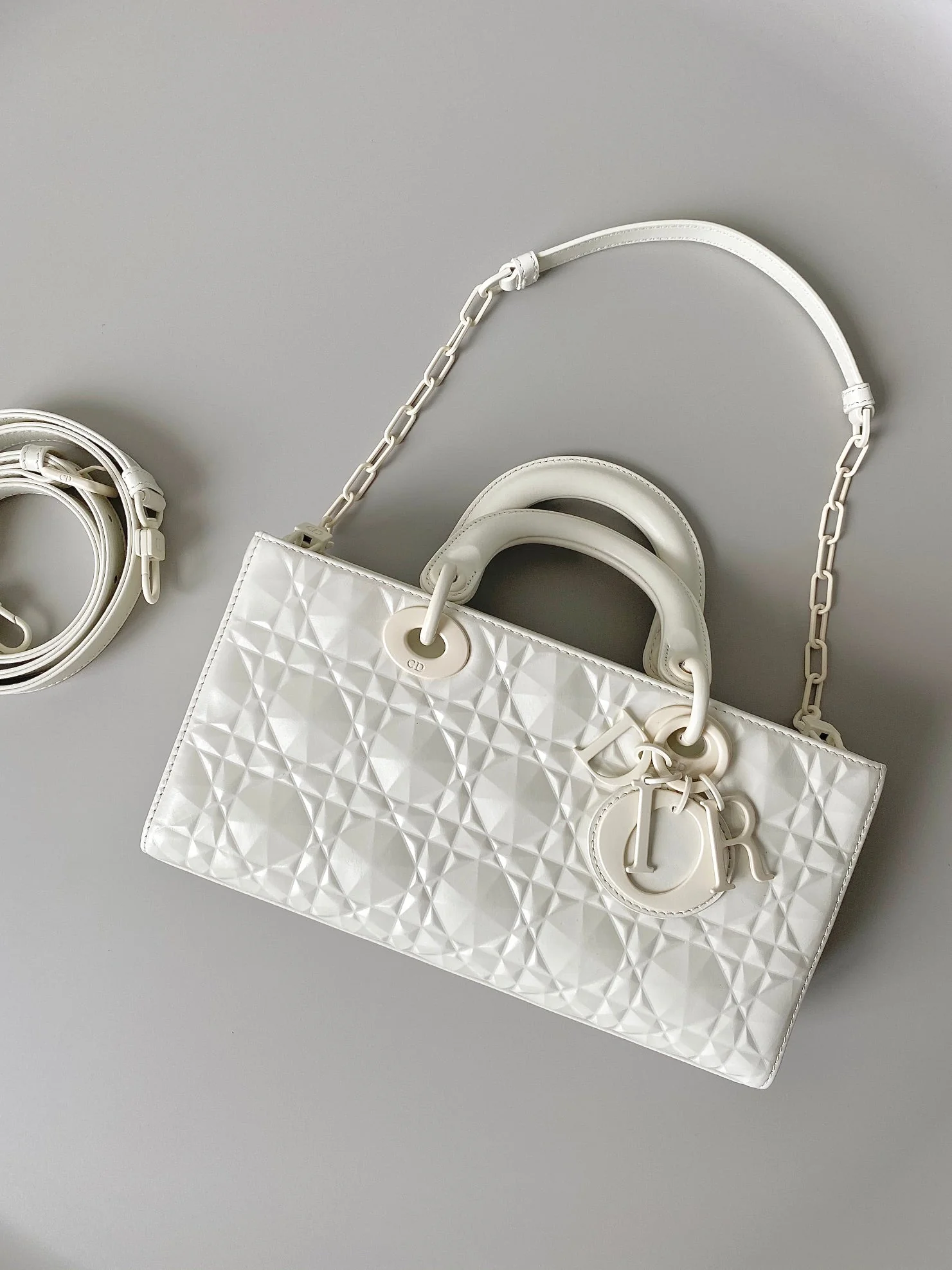 MEDIUM D-JOY BAG 26 IN WHITE CALFSKIN