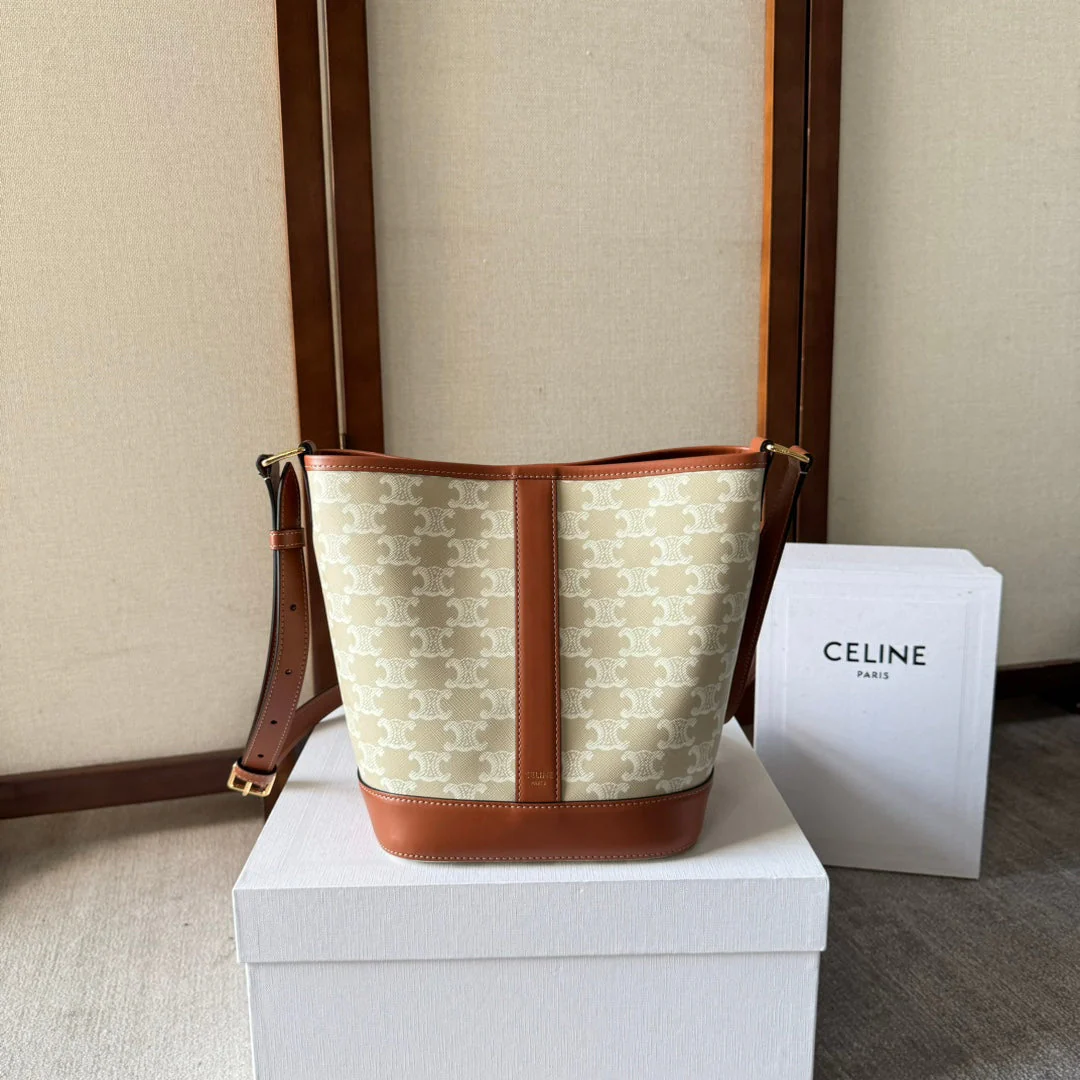 BUCKET 30 IN BEIGE TRIOMPHE CANVAS AND RED BROWN CALFSKIN TRIM