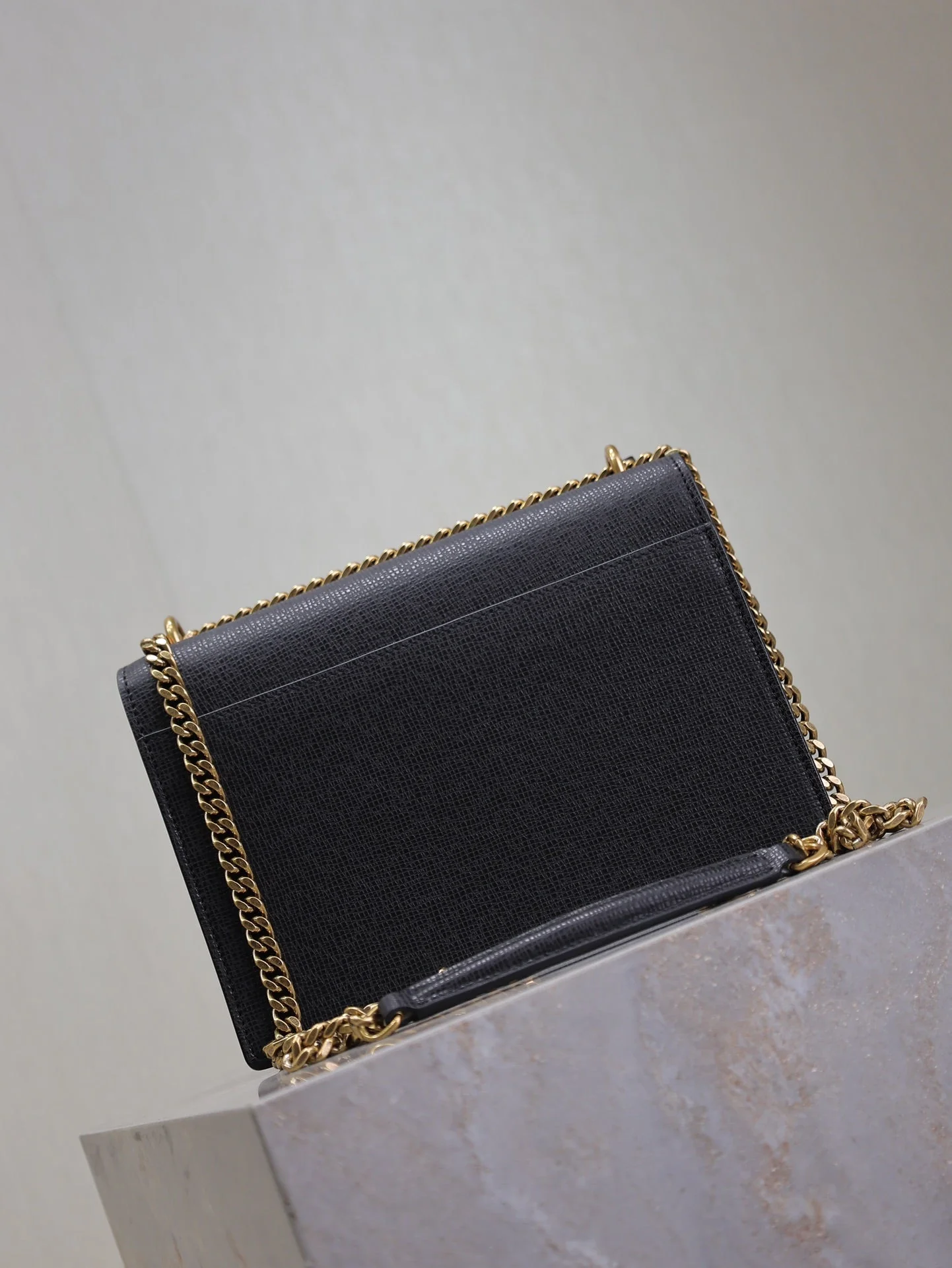 YSL 25S SUNSET MEDIUM 22 IN BLACK GRAINED CALFSKIN GOLD HARDWRE