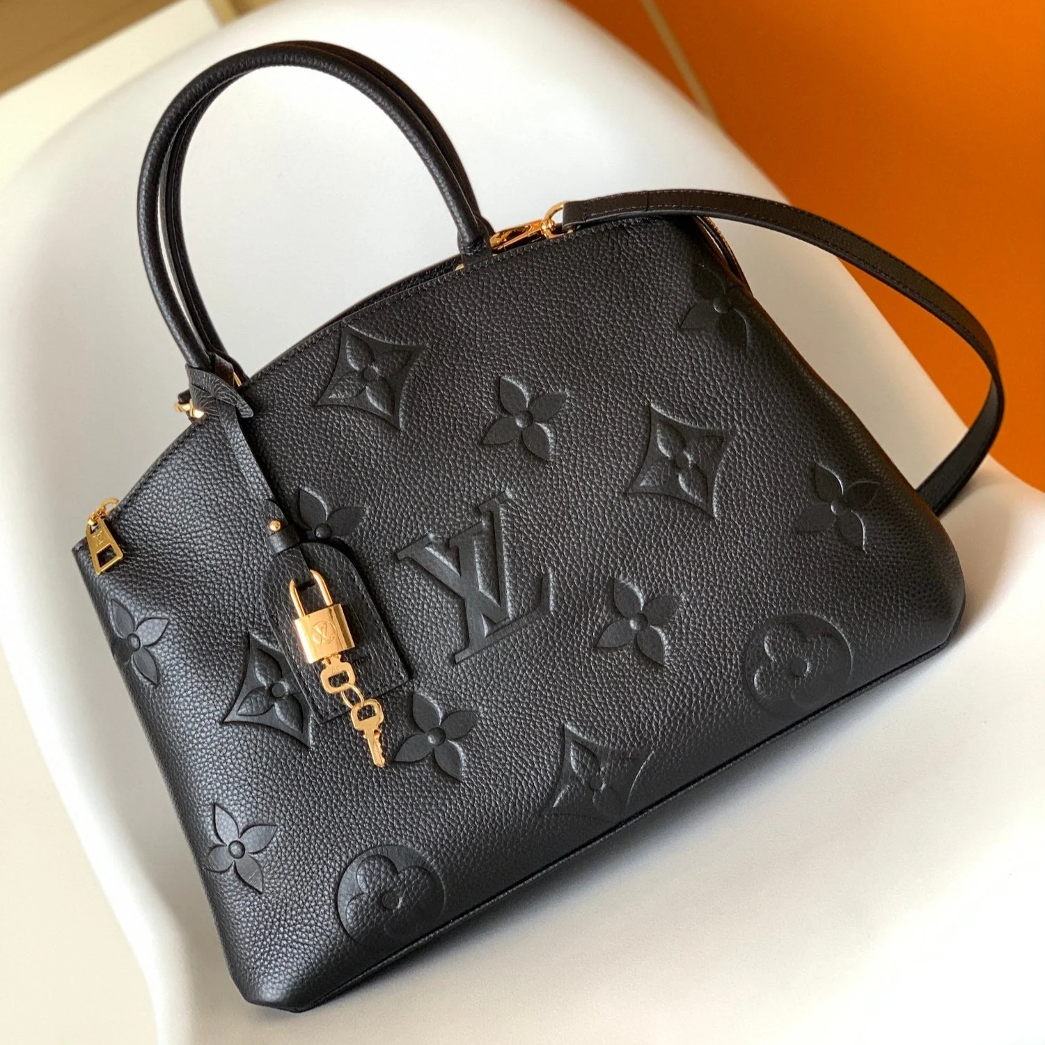 PETIT PALAIS PM LARGE SHOULDER BAG 34 IN BLACK EMBOSSED COWHIDE GOLD-TONE HARDWARE