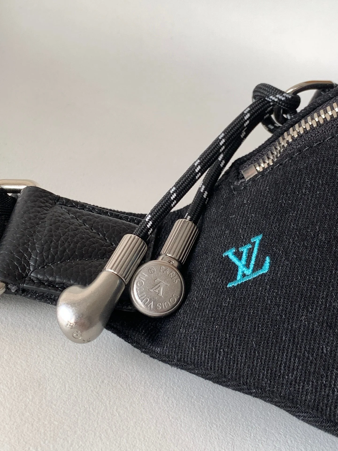 LV 25S DYNAMIC DENIM EMBROIDERED BUMBAG 37 IN BLACK CANVAS