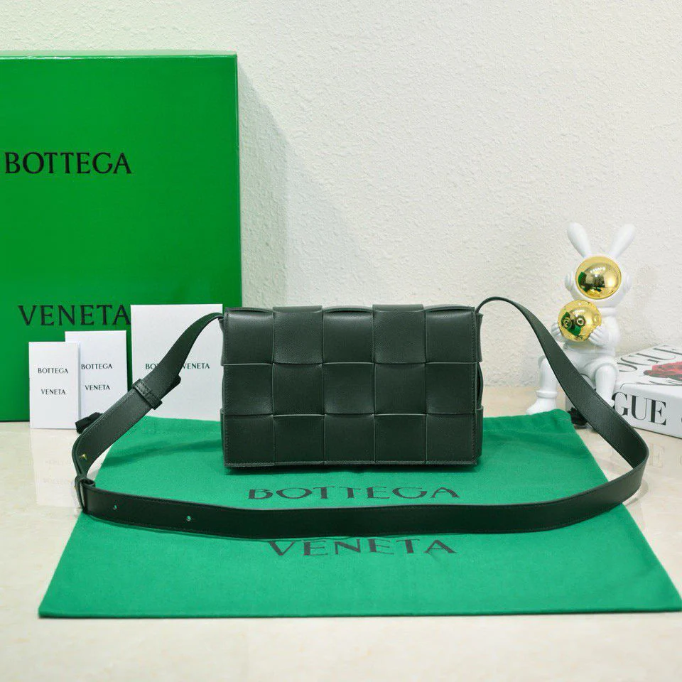 CASSETTE 23 IN DARK GREEN CALFSKIN
